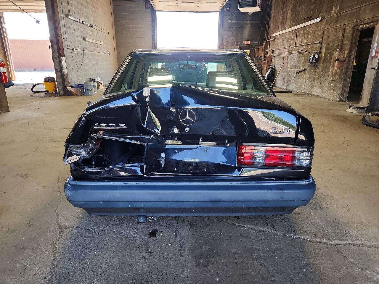 1993 Mercedes-benz 190 E 2.6 Black vin: WDBDA29D9PG029786