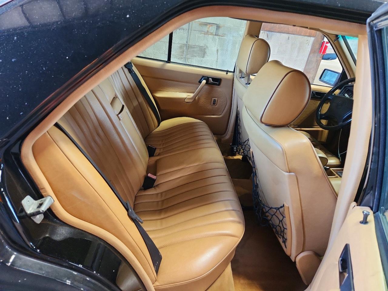 1993 Mercedes-benz 190 E 2.6 Black vin: WDBDA29D9PG029786