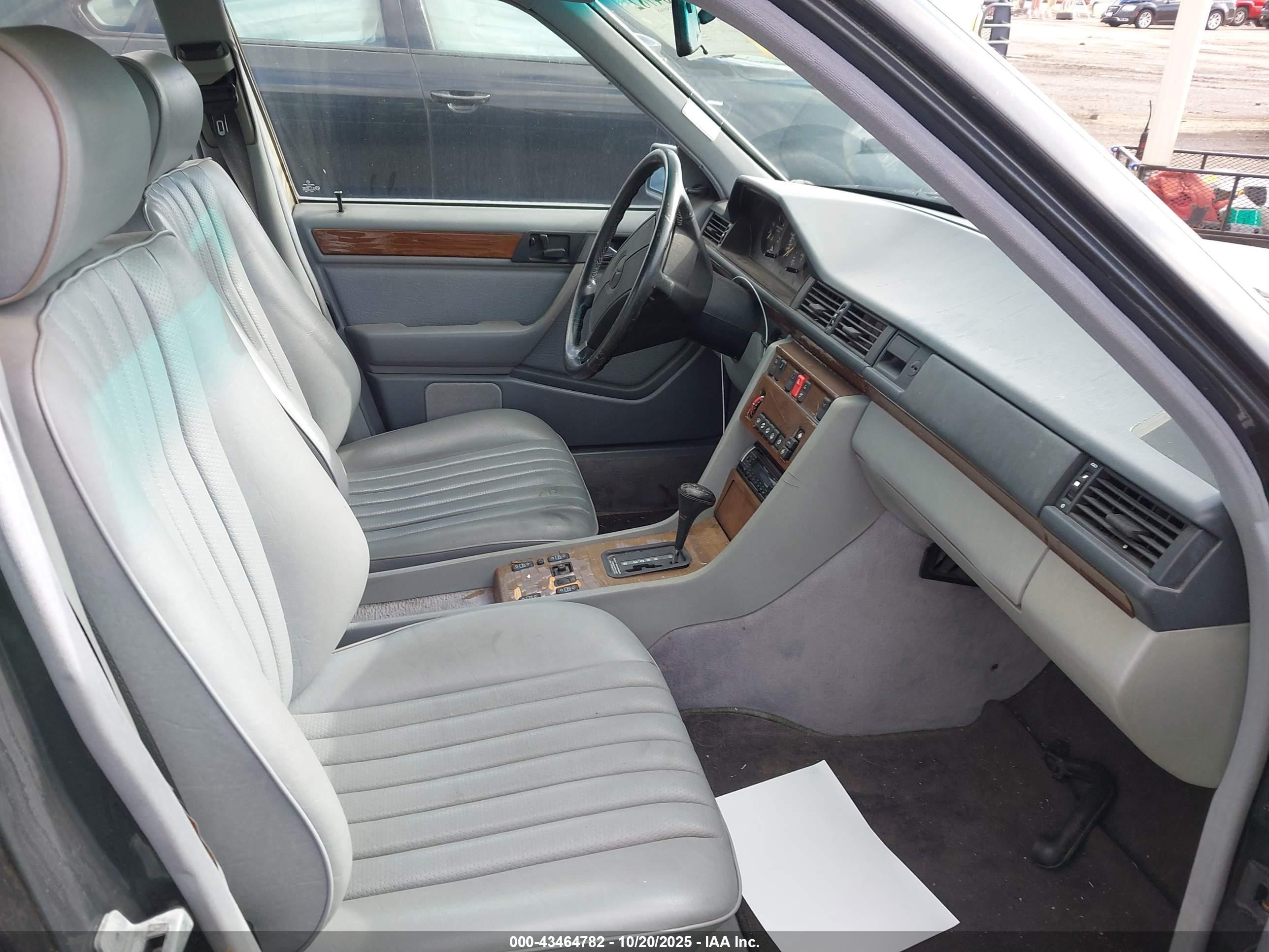 1990 Mercedes-benz 300 E 2.6 Gray vin: WDBEA26D1LB269317