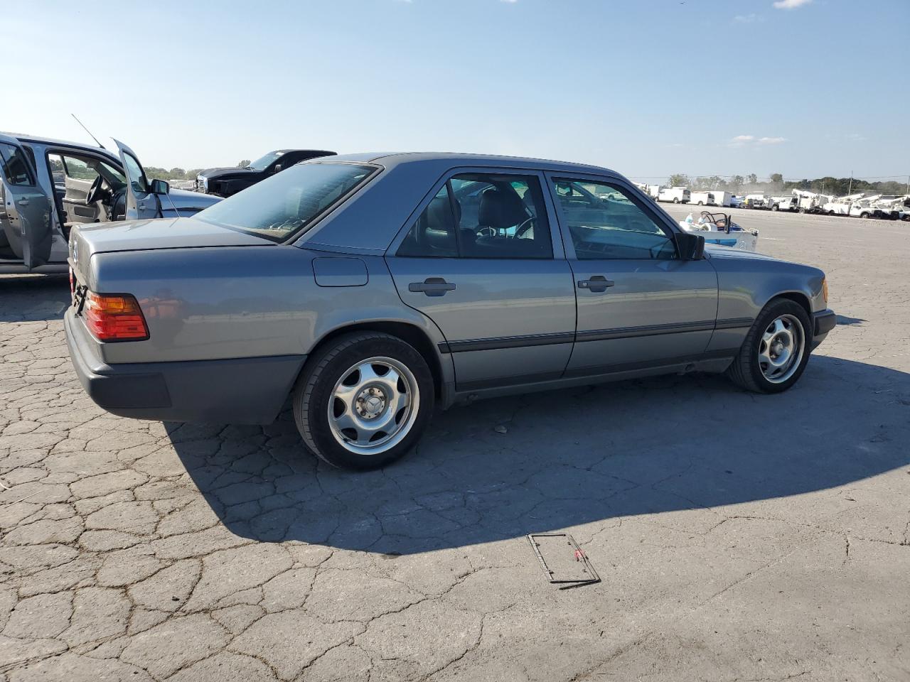 1989 Mercedes-benz 260 E Серый vin: WDBEA26D2KB000709