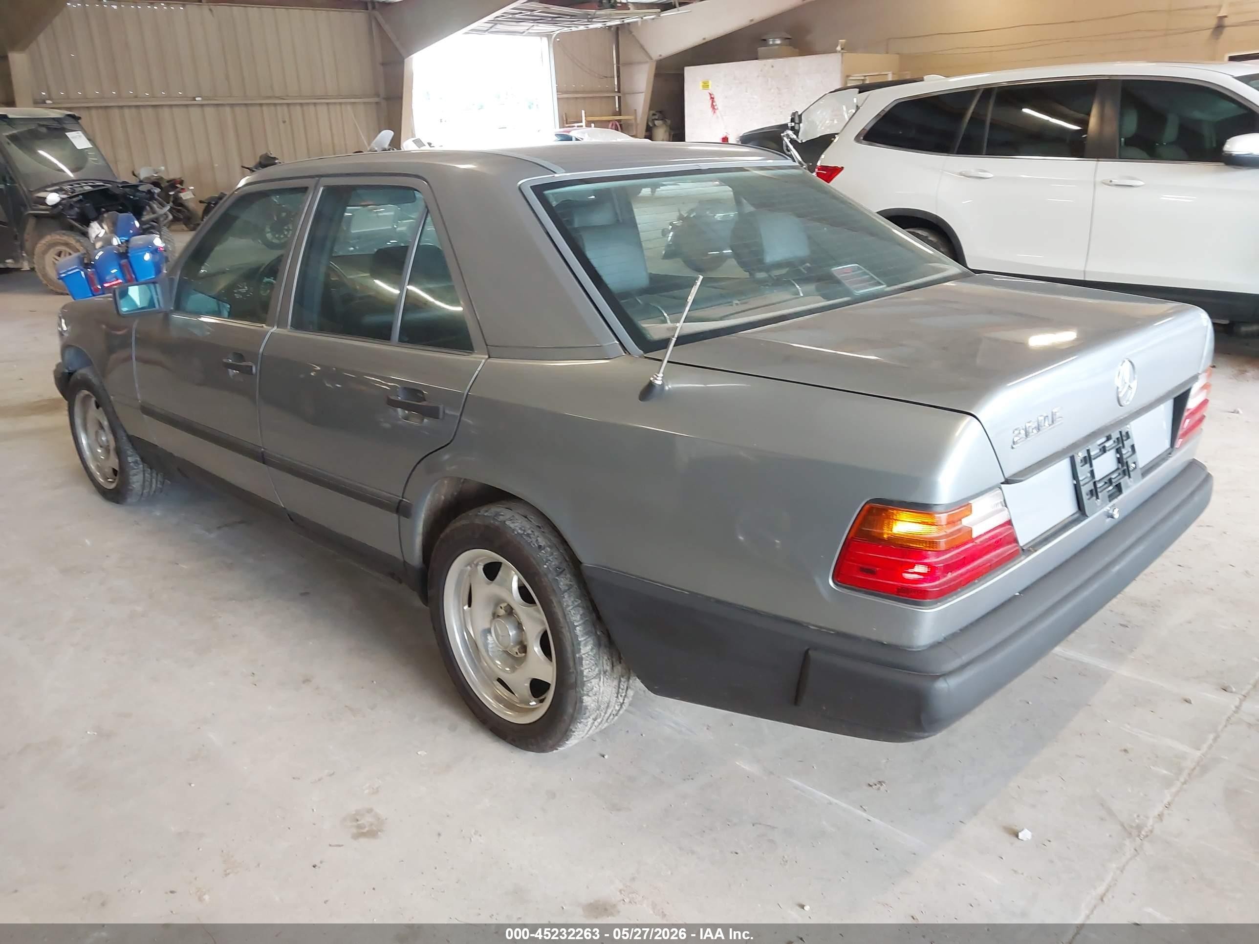 1989 Mercedes-benz 260 E Серый vin: WDBEA26D2KB000709