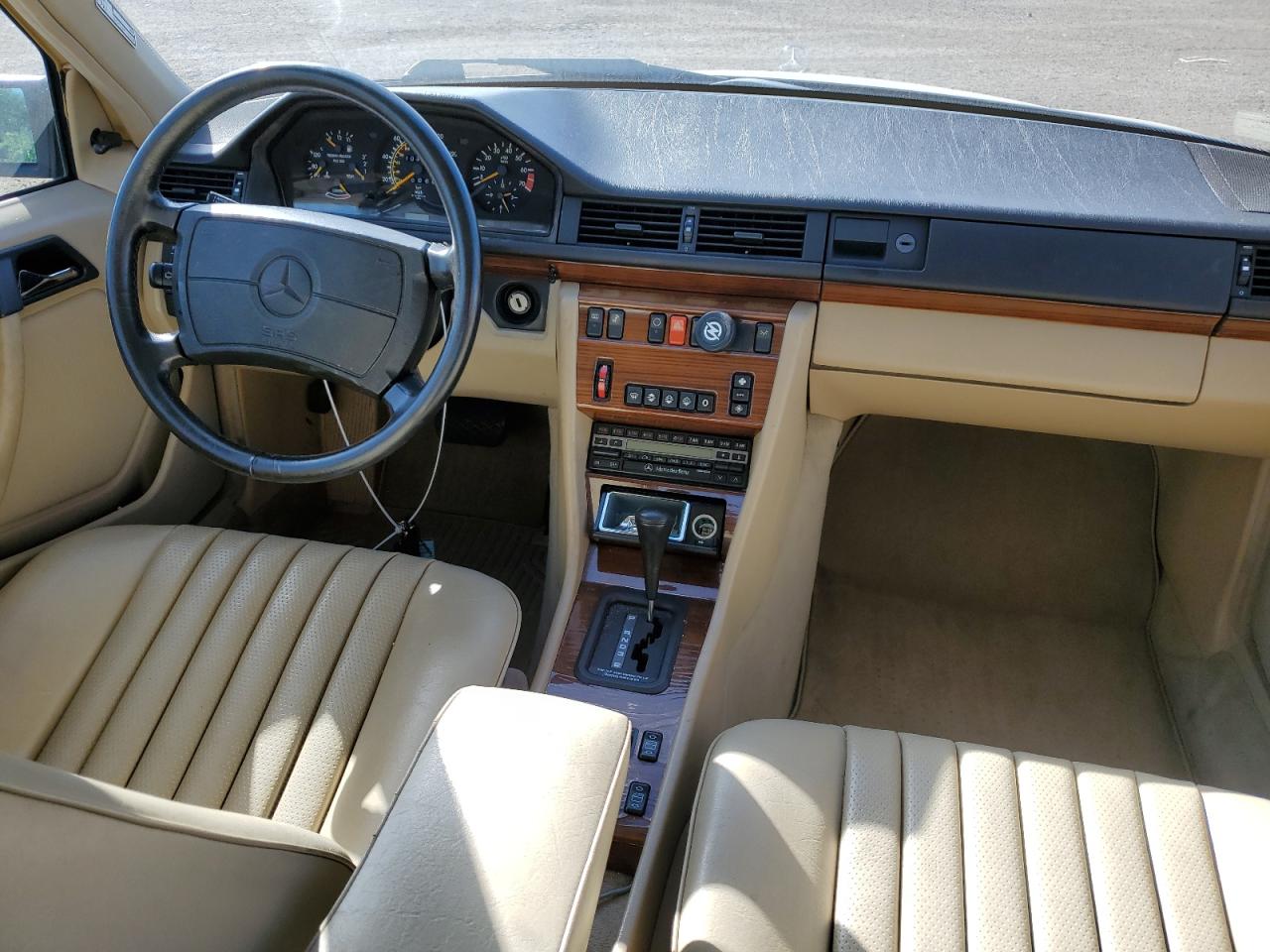 1990 Mercedes-benz 300 E 2.6 Beige vin: WDBEA26D2LB221888