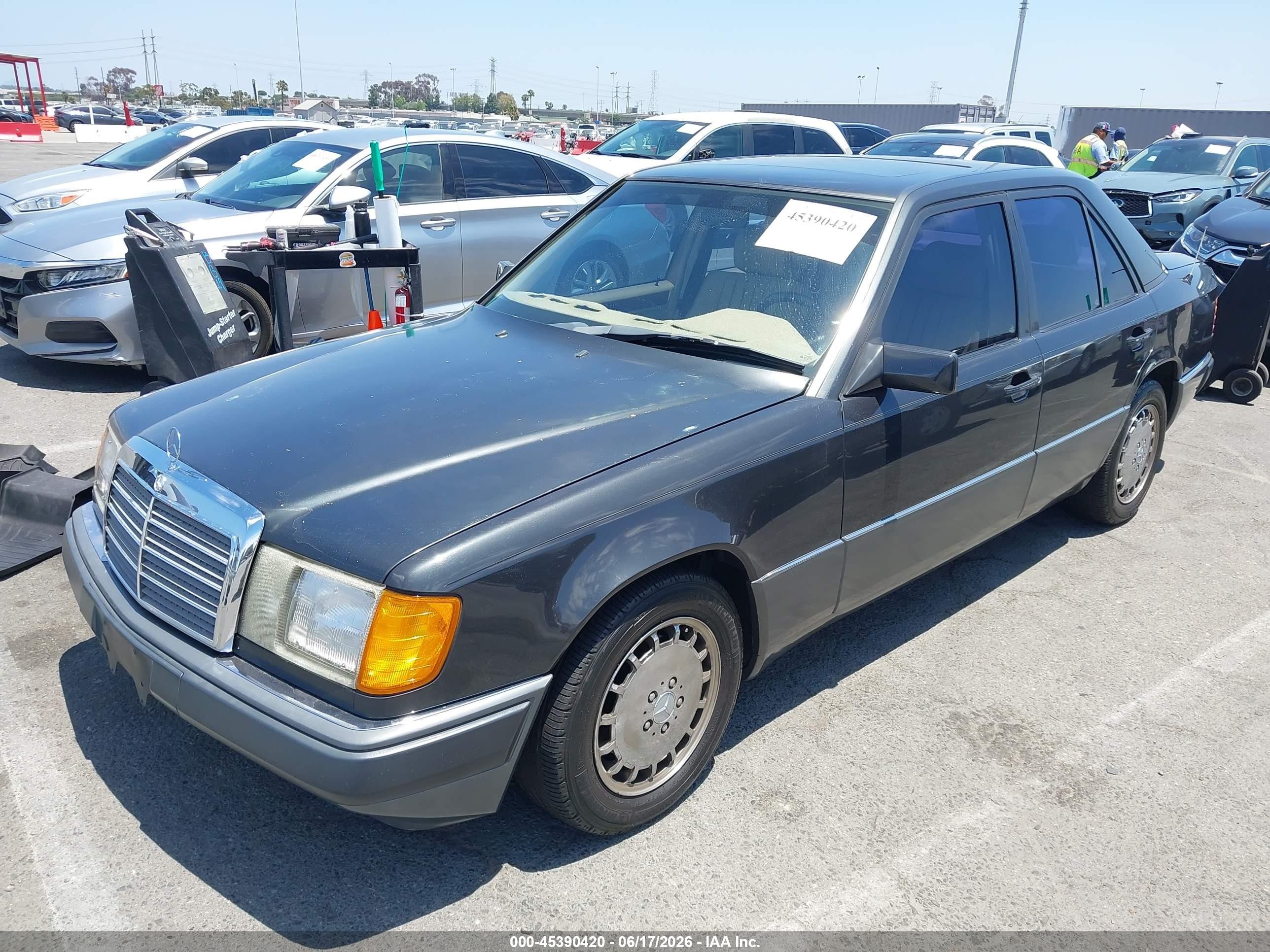1990 Mercedes-benz 300 E 2.6 Black vin: WDBEA26D2LB232454