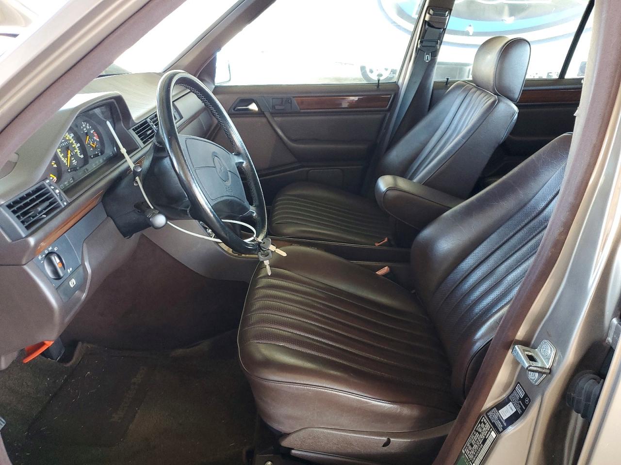 1990 Mercedes Benz 300 E 2.6 Brown vin: WDBEA26D5LB281082