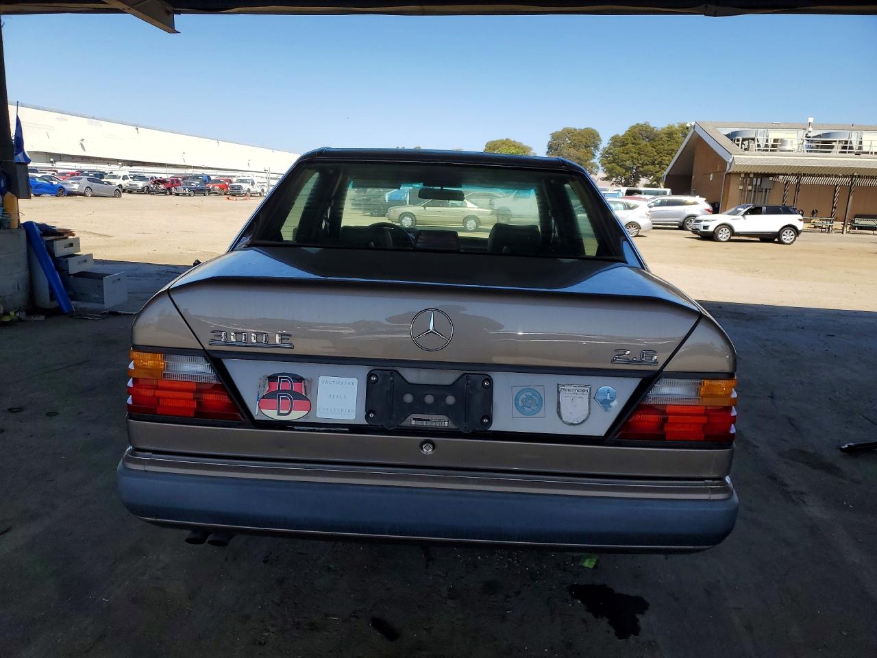 1990 Mercedes Benz 300 E 2.6 Brown vin: WDBEA26D5LB281082