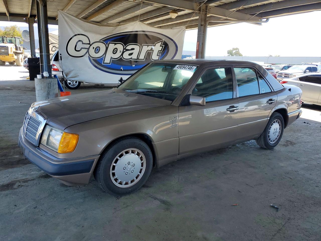 1990 Mercedes Benz 300 E 2.6 Brown vin: WDBEA26D5LB281082