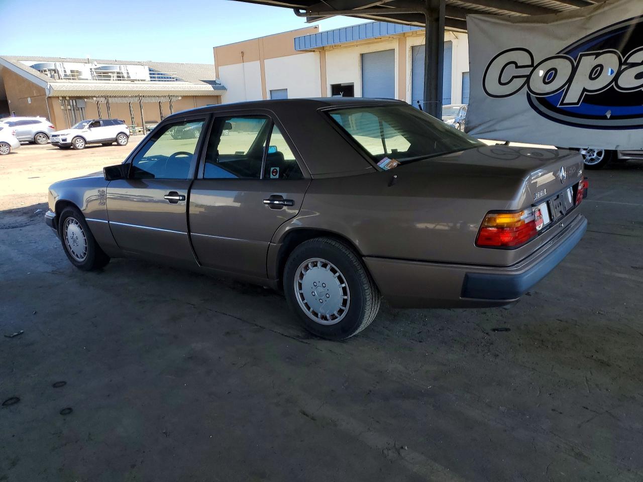 1990 Mercedes Benz 300 E 2.6 Brown vin: WDBEA26D5LB281082