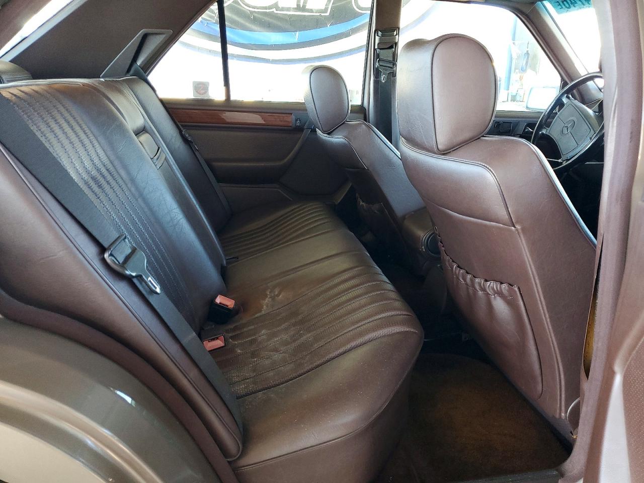1990 Mercedes Benz 300 E 2.6 Brown vin: WDBEA26D5LB281082