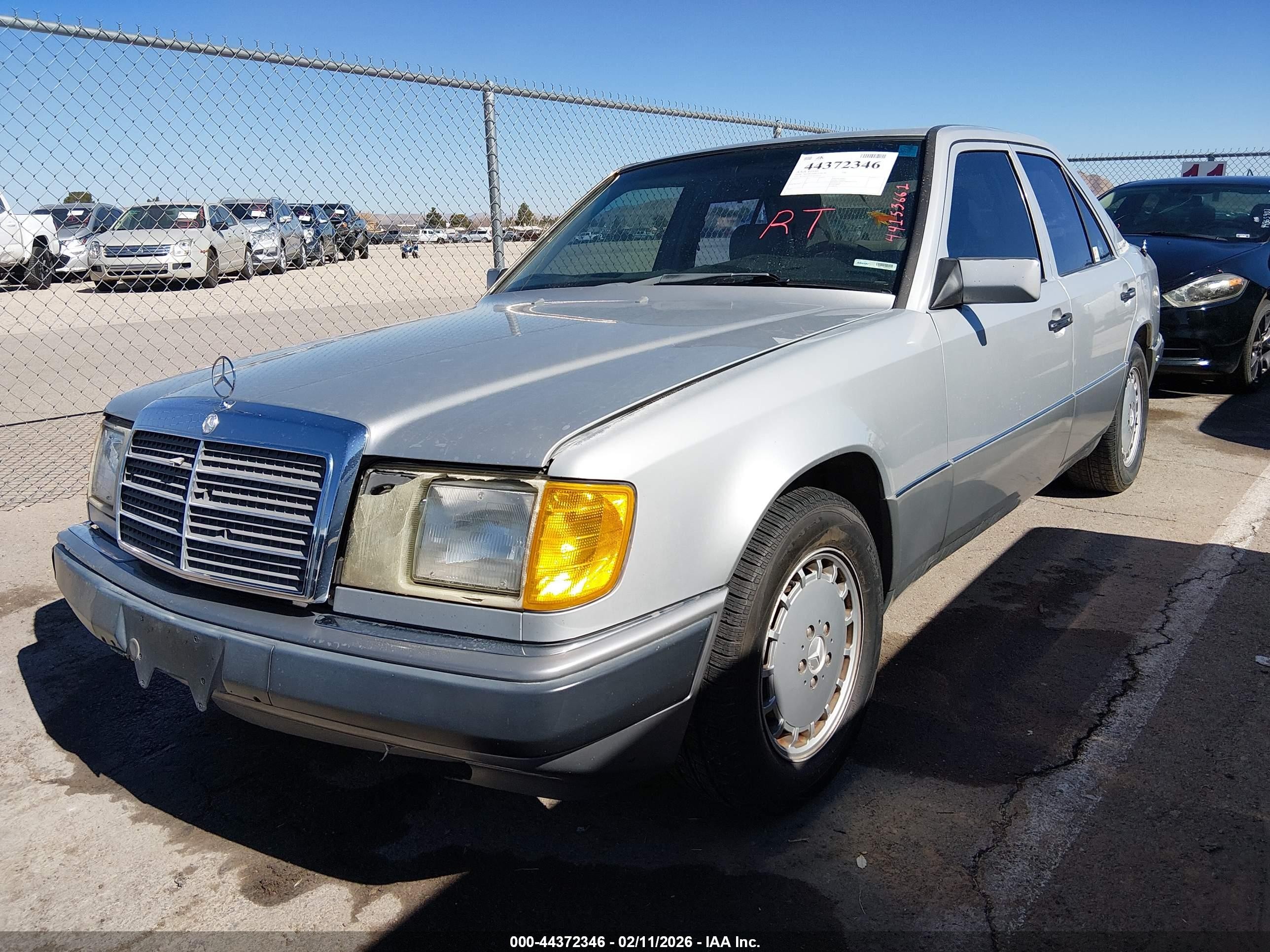 1990 Mercedes-benz 300 E 2.6 Silver vin: WDBEA26D7LB160134