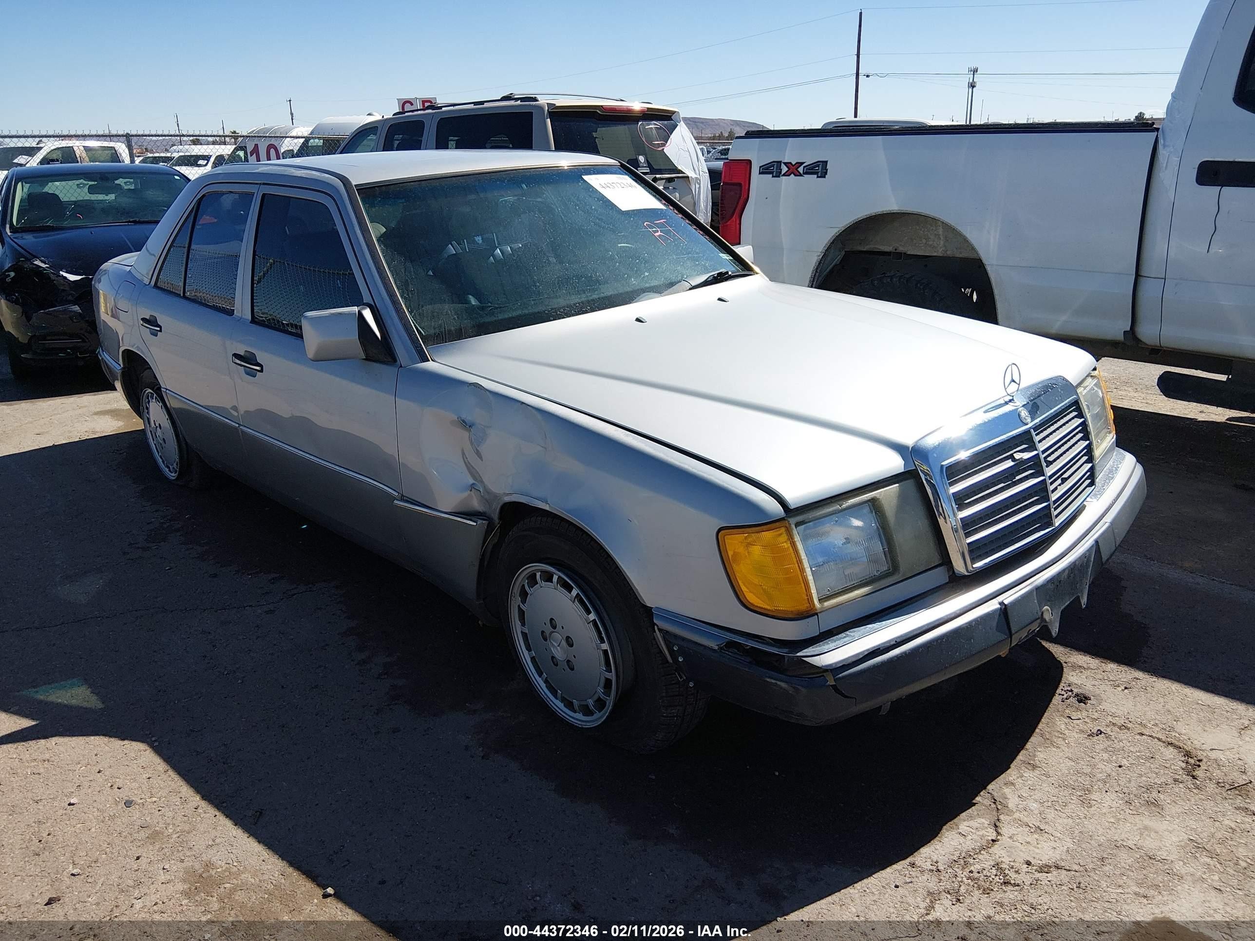 1990 Mercedes-benz 300 E 2.6 Silver vin: WDBEA26D7LB160134