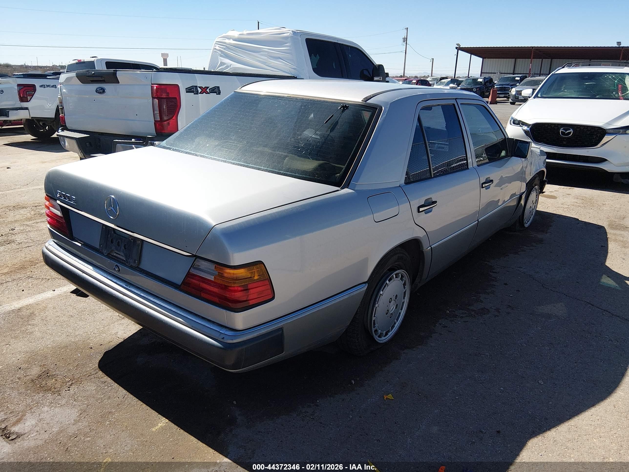 1990 Mercedes-benz 300 E 2.6 Silver vin: WDBEA26D7LB160134