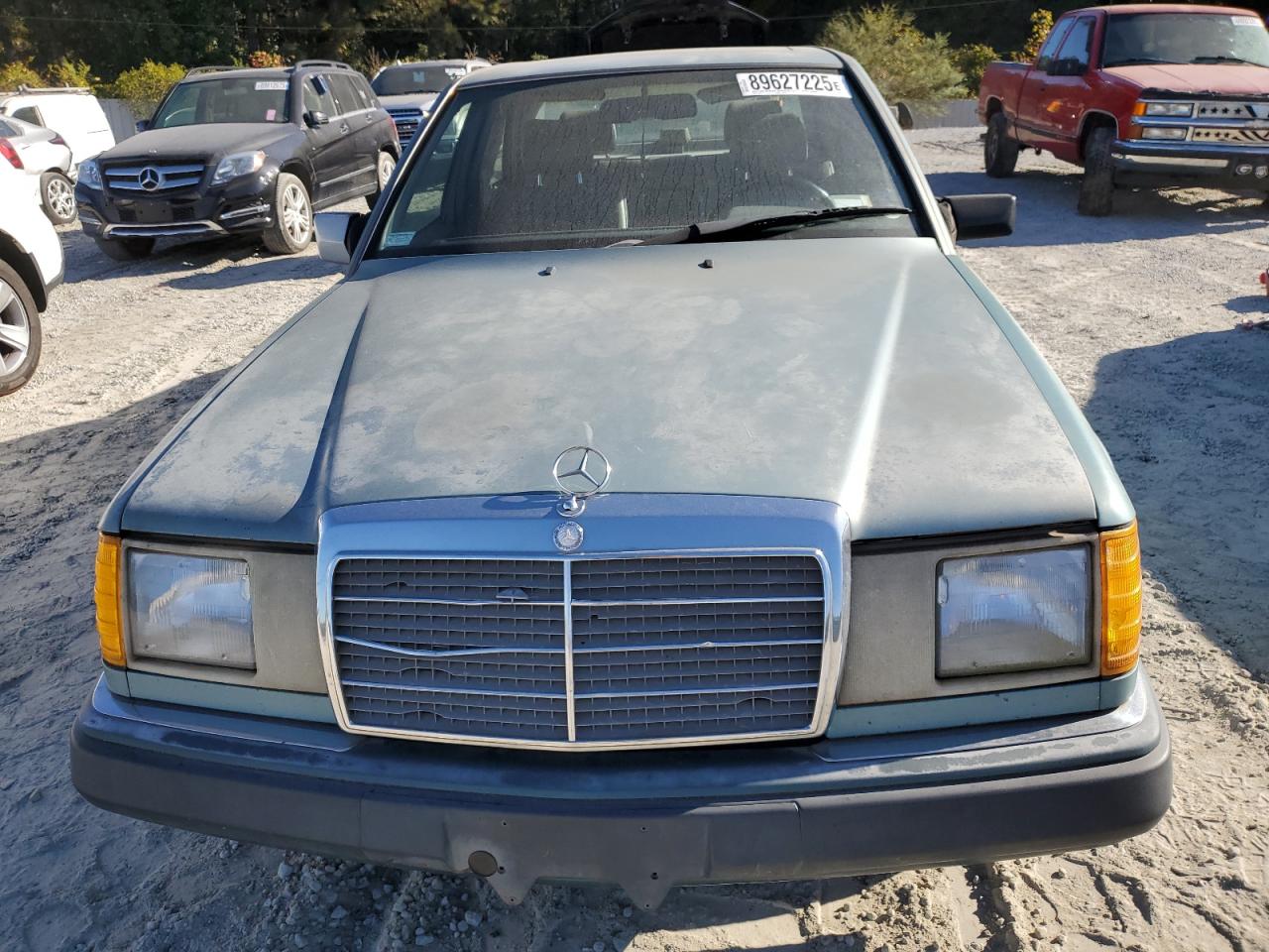 1992 Mercedes-benz 300 E 2.6 Бирюзовый vin: WDBEA26D7NB552341