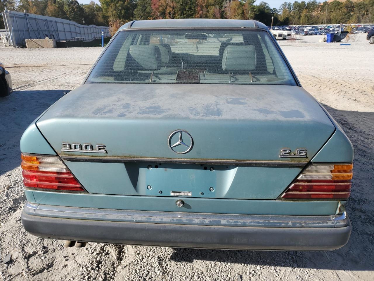 1992 Mercedes-benz 300 E 2.6 Бирюзовый vin: WDBEA26D7NB552341