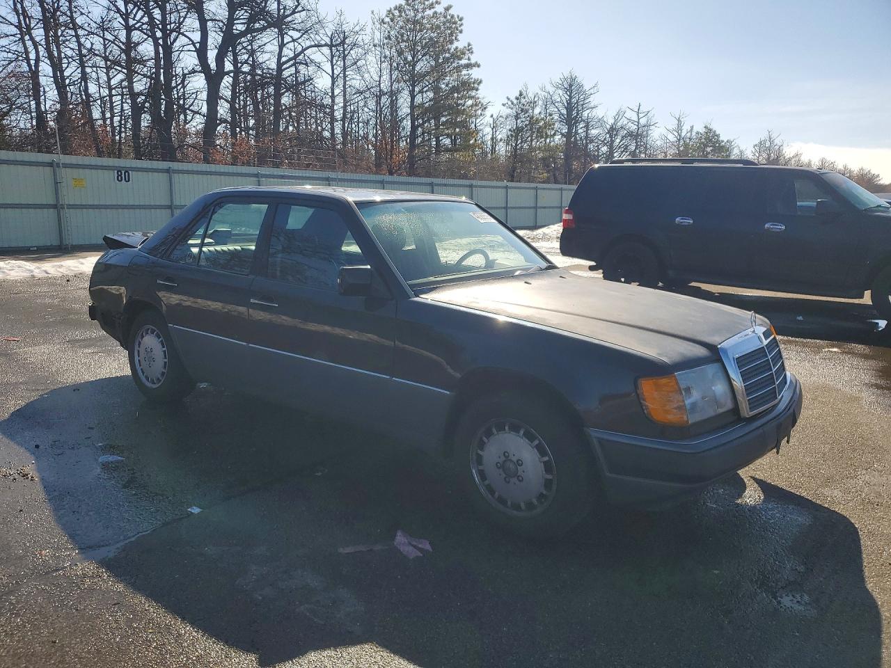 1992 Mercedes-benz 300 E 2.6 Черный vin: WDBEA26D7NB622159