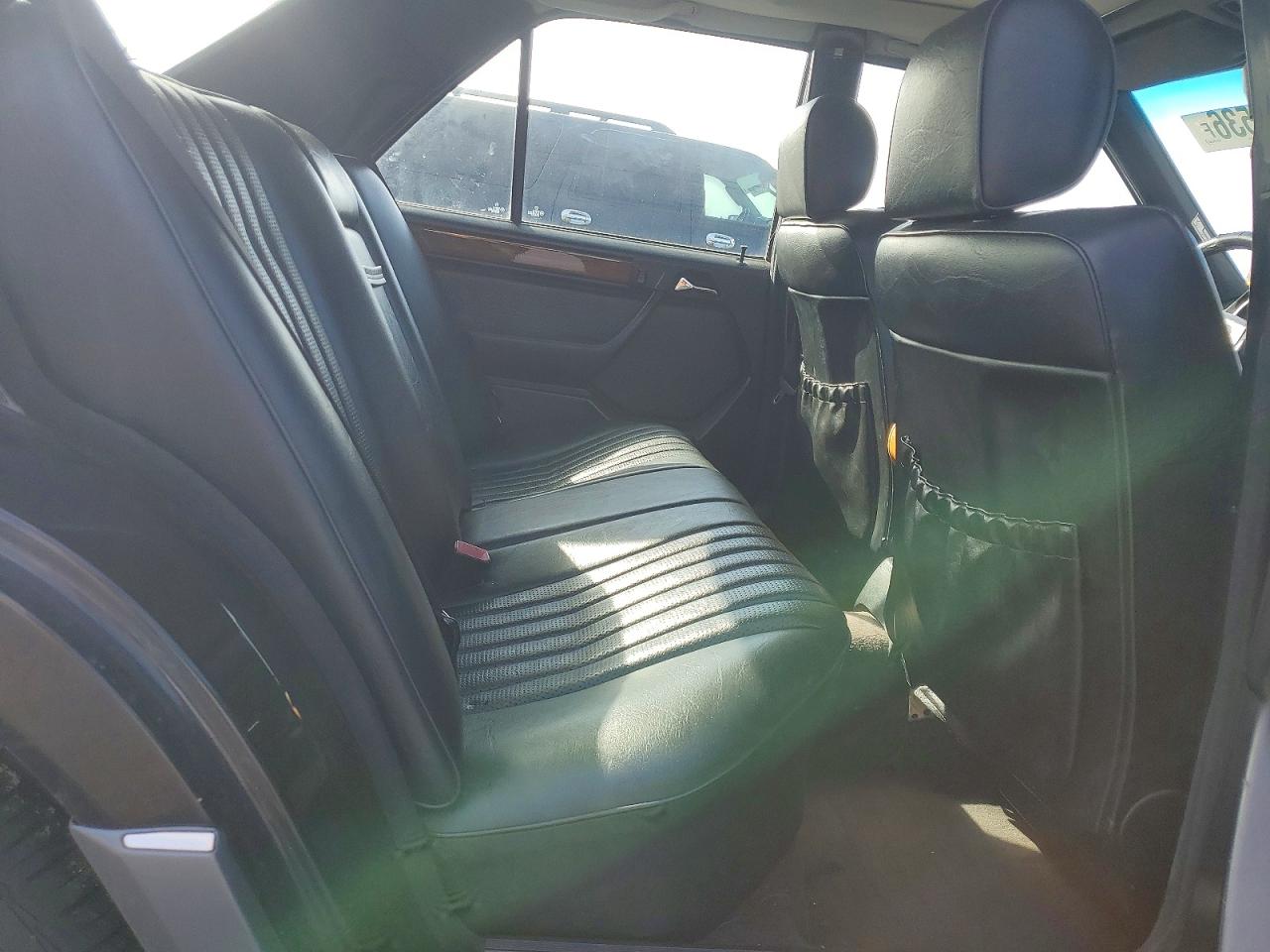 1992 Mercedes-benz 300 E 2.6 Черный vin: WDBEA26D7NB622159