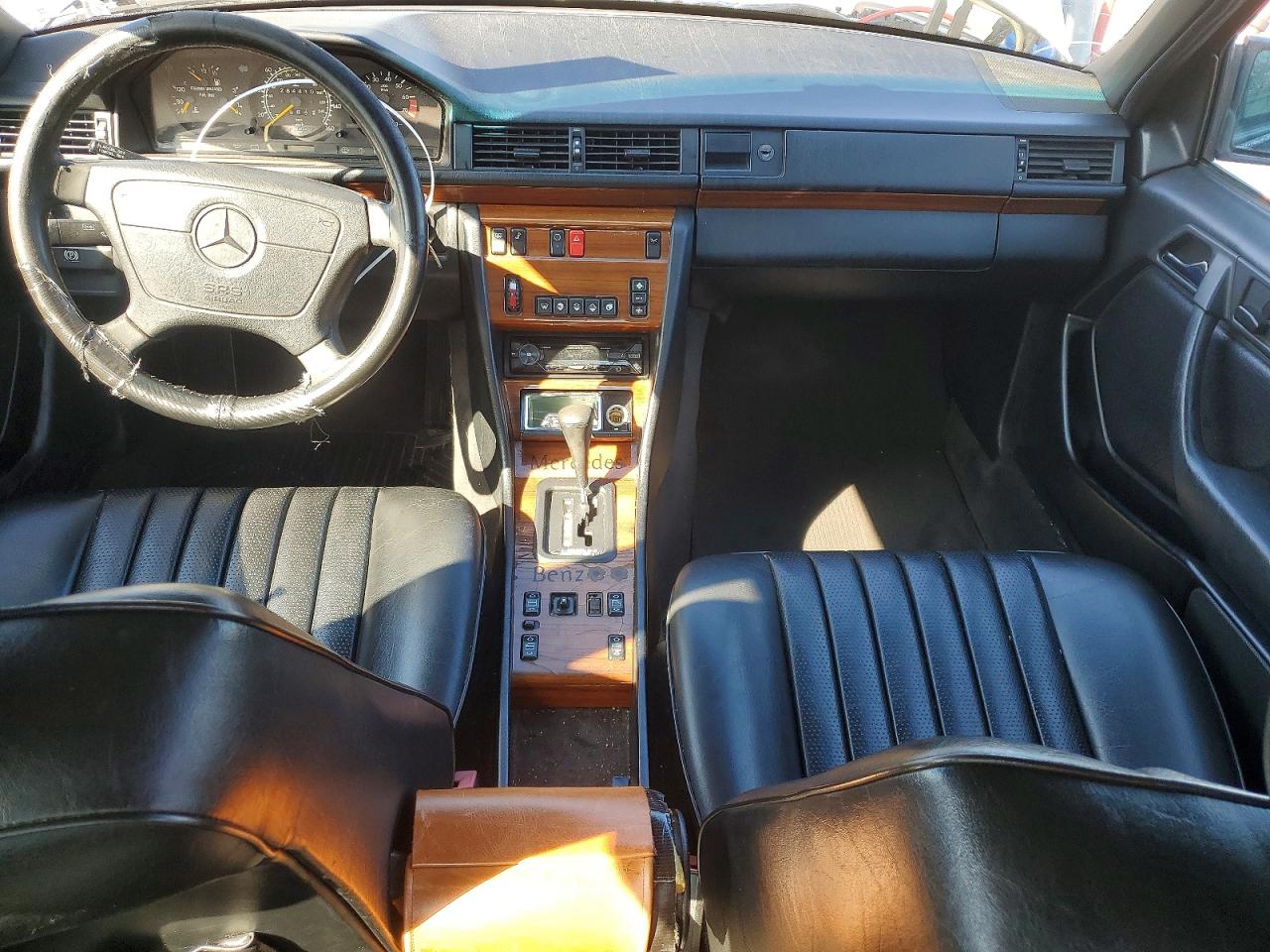 1992 Mercedes-benz 300 E 2.6 Черный vin: WDBEA26D7NB622159