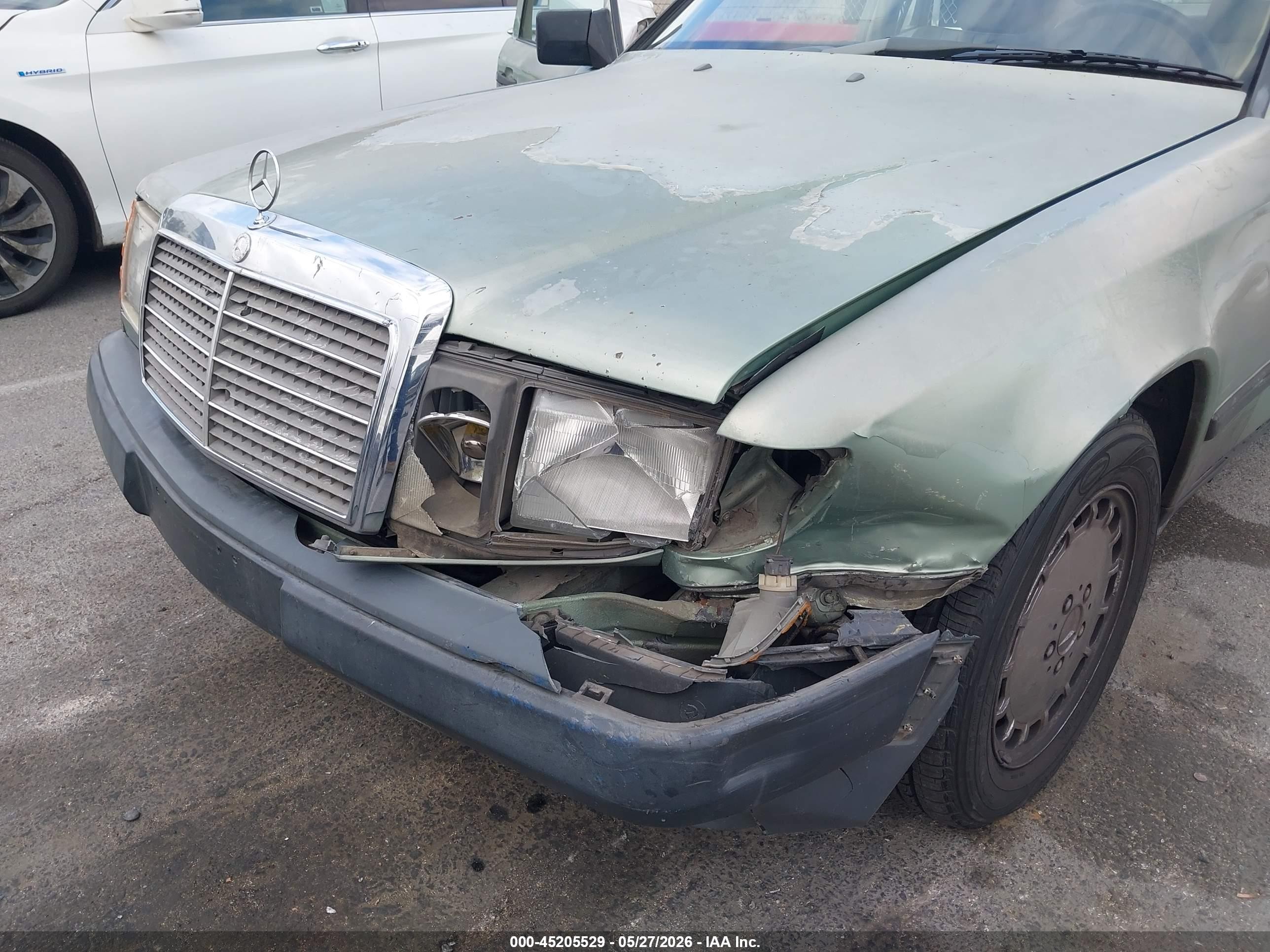 1987 Mercedes-benz 260 E Зеленый vin: WDBEA26D8HA542766