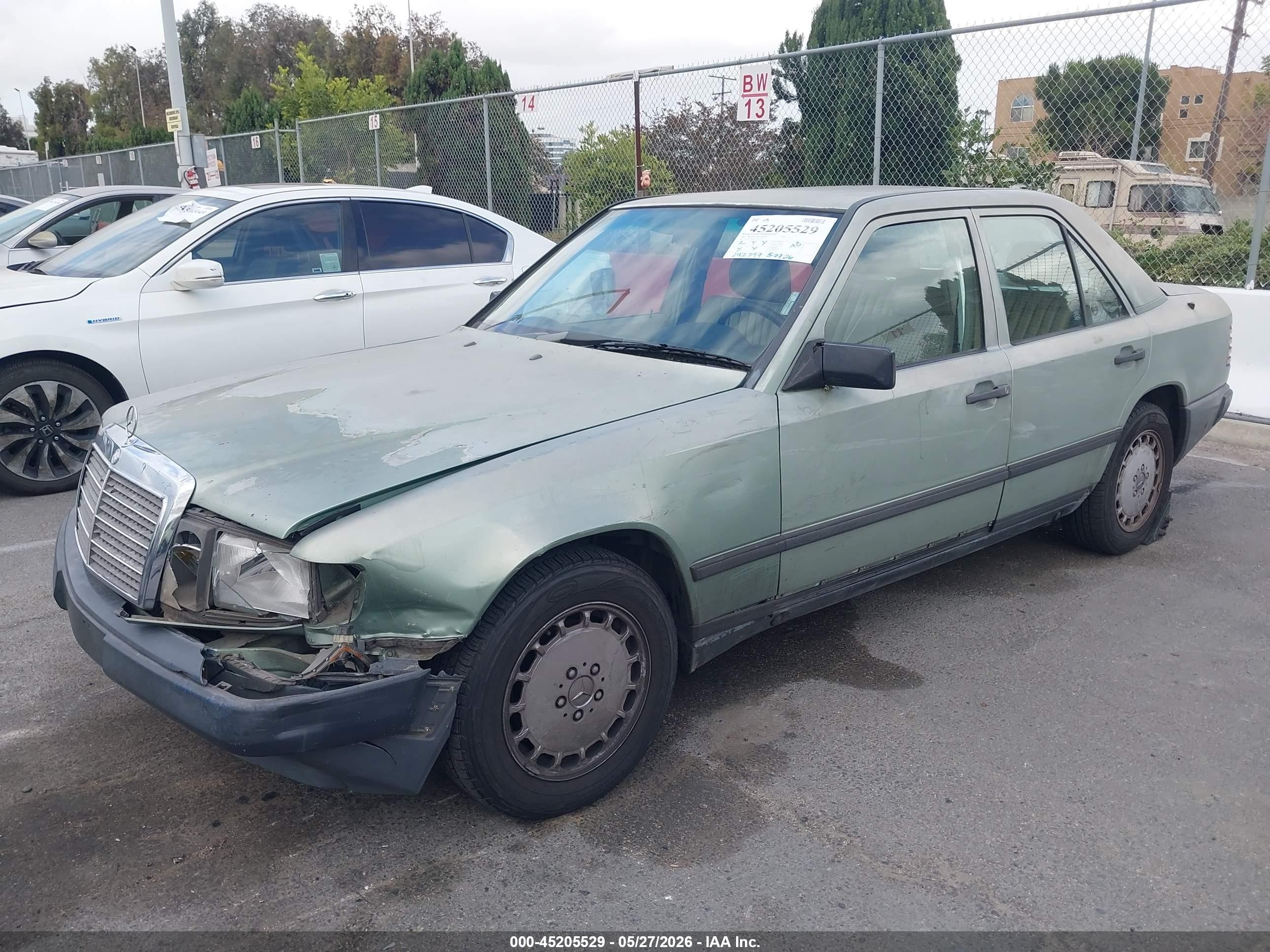 1987 Mercedes-benz 260 E Зеленый vin: WDBEA26D8HA542766