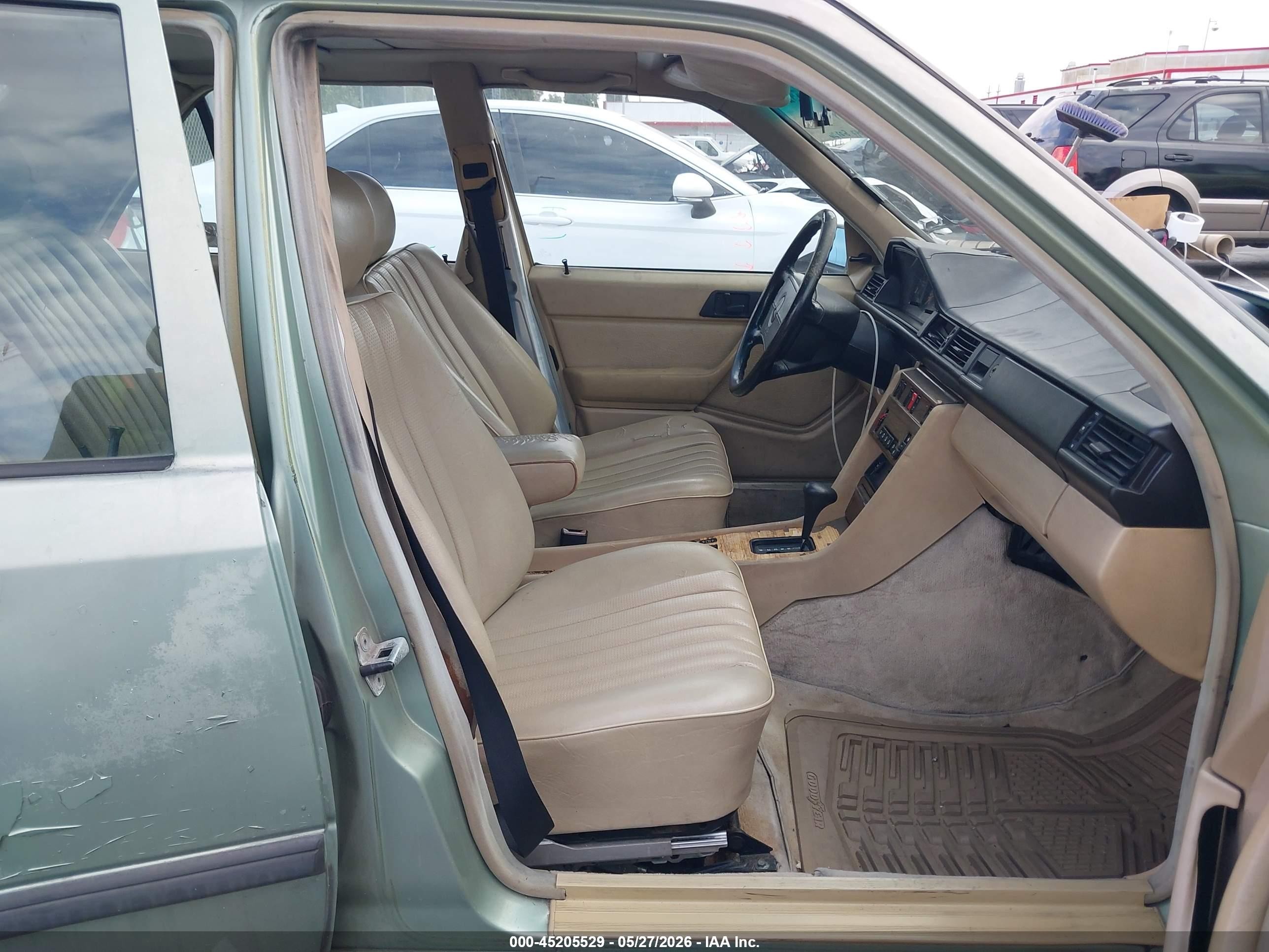 1987 Mercedes-benz 260 E Зеленый vin: WDBEA26D8HA542766