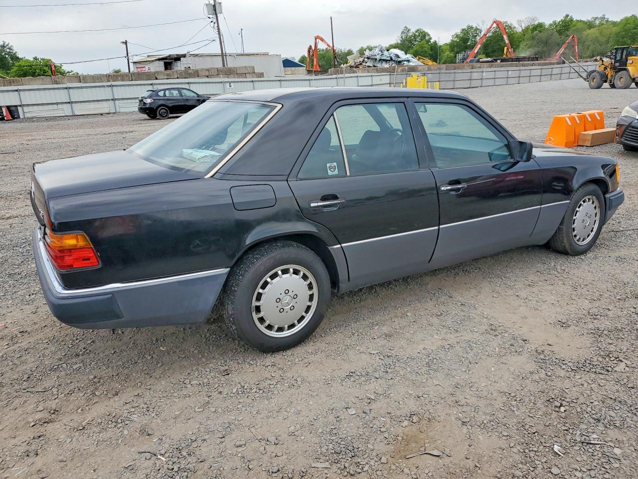 1990 Mercedes-benz 300 E 2.6 Black vin: WDBEA26D8LB223693