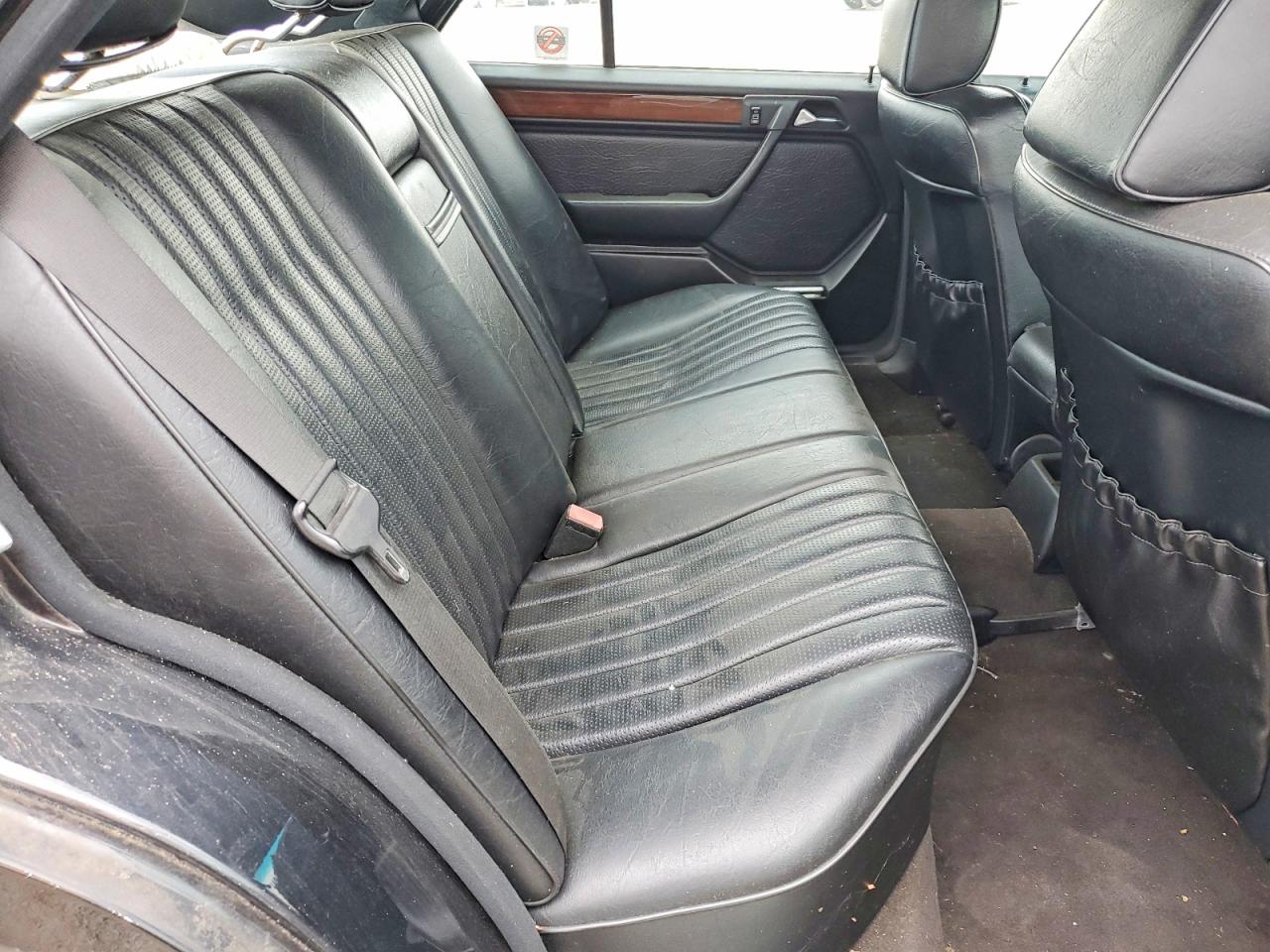 1990 Mercedes-benz 300 E 2.6 Black vin: WDBEA26D8LB223693