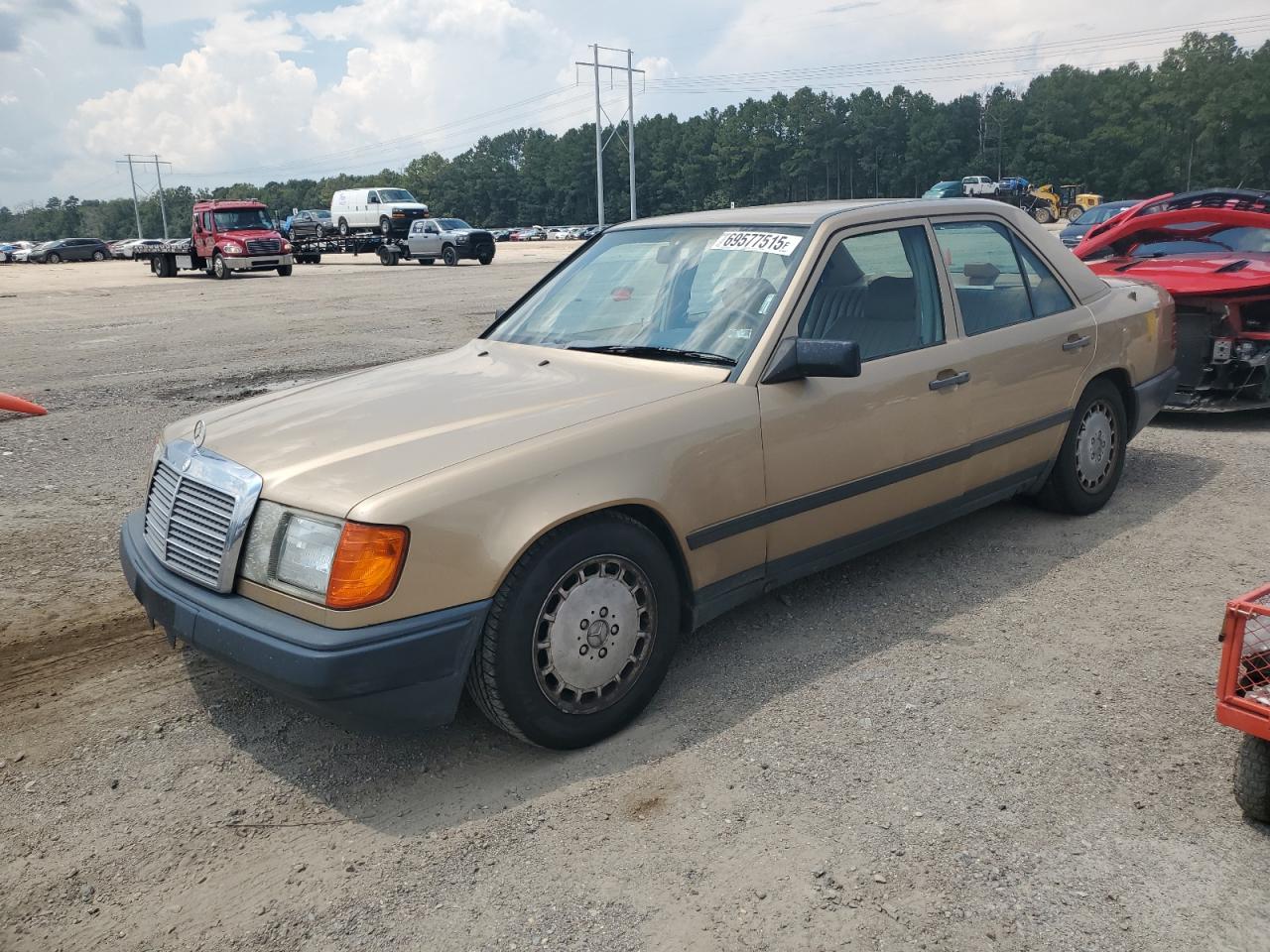 1987 Mercedes-benz 260 E Золотой vin: WDBEA26DXHA385290