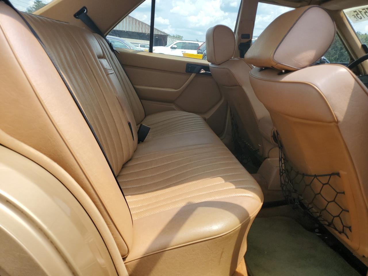 1987 Mercedes-benz 260 E Золотой vin: WDBEA26DXHA385290