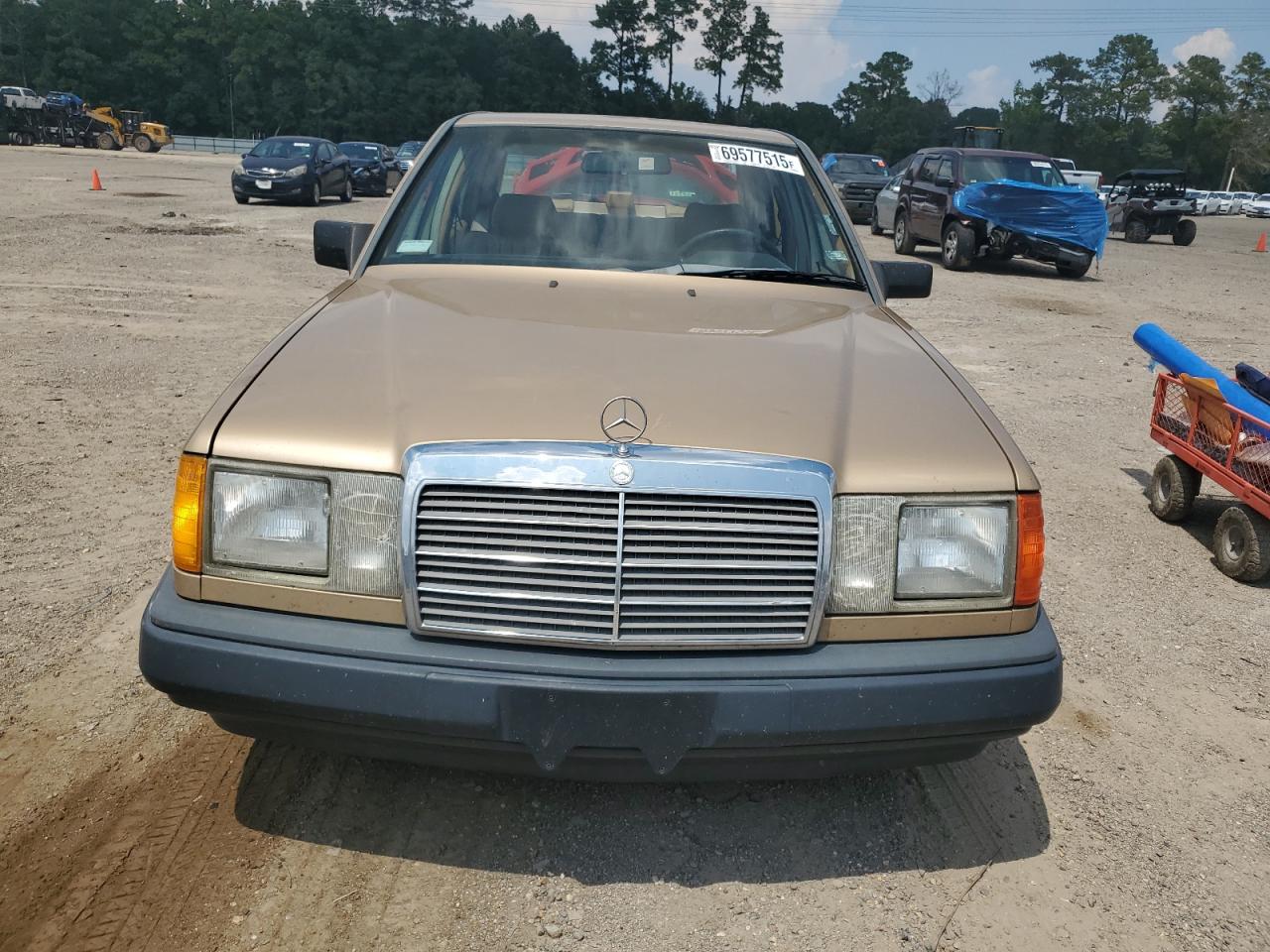 1987 Mercedes-benz 260 E Золотой vin: WDBEA26DXHA385290