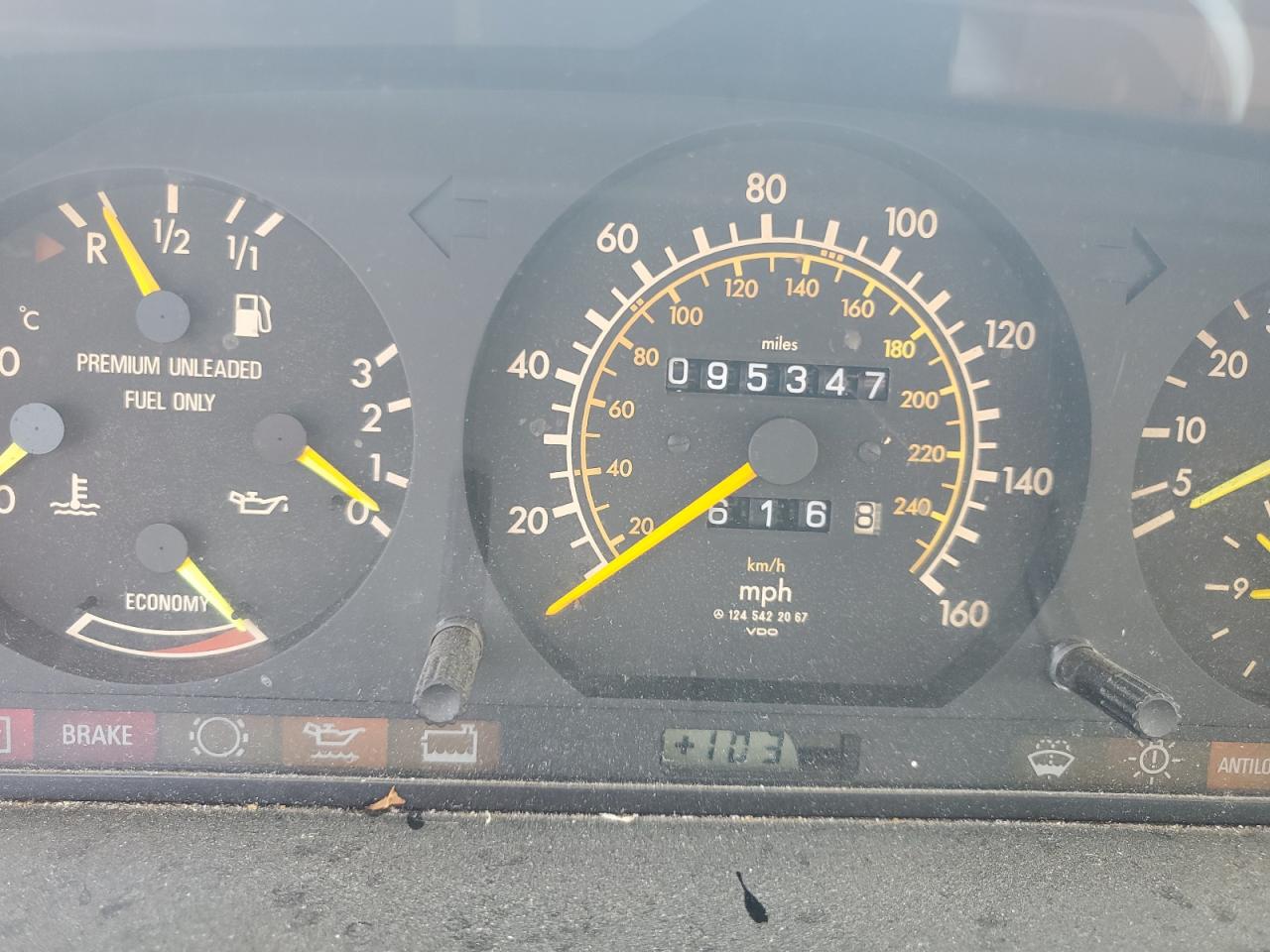 1987 Mercedes-benz 260 E Золотой vin: WDBEA26DXHA385290
