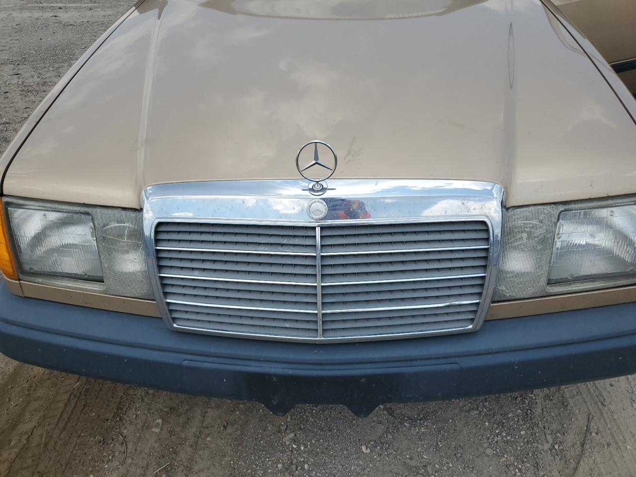 1987 Mercedes-benz 260 E Золотой vin: WDBEA26DXHA385290