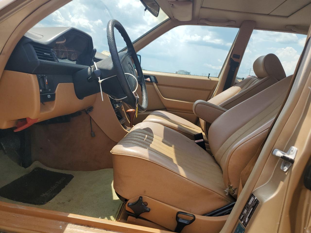 1987 Mercedes-benz 260 E Золотой vin: WDBEA26DXHA385290