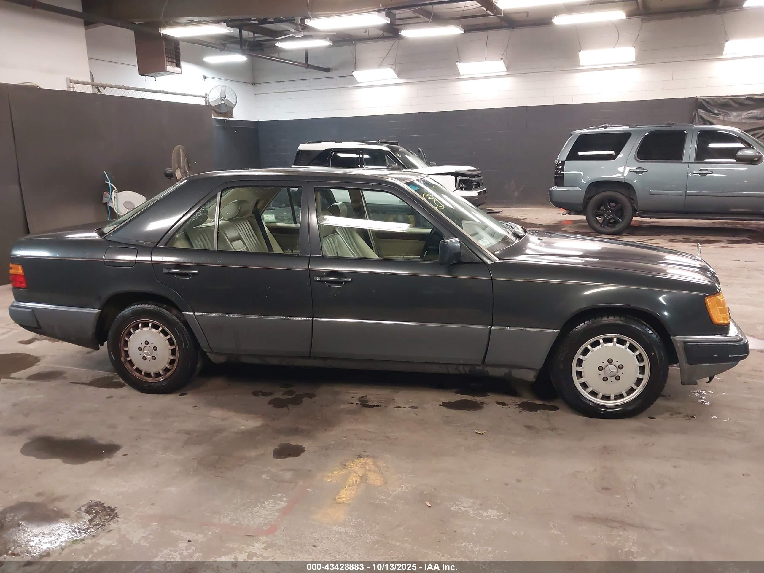 1990 Mercedes-benz 300 E 2.6 Gray vin: WDBEA26DXLB217152