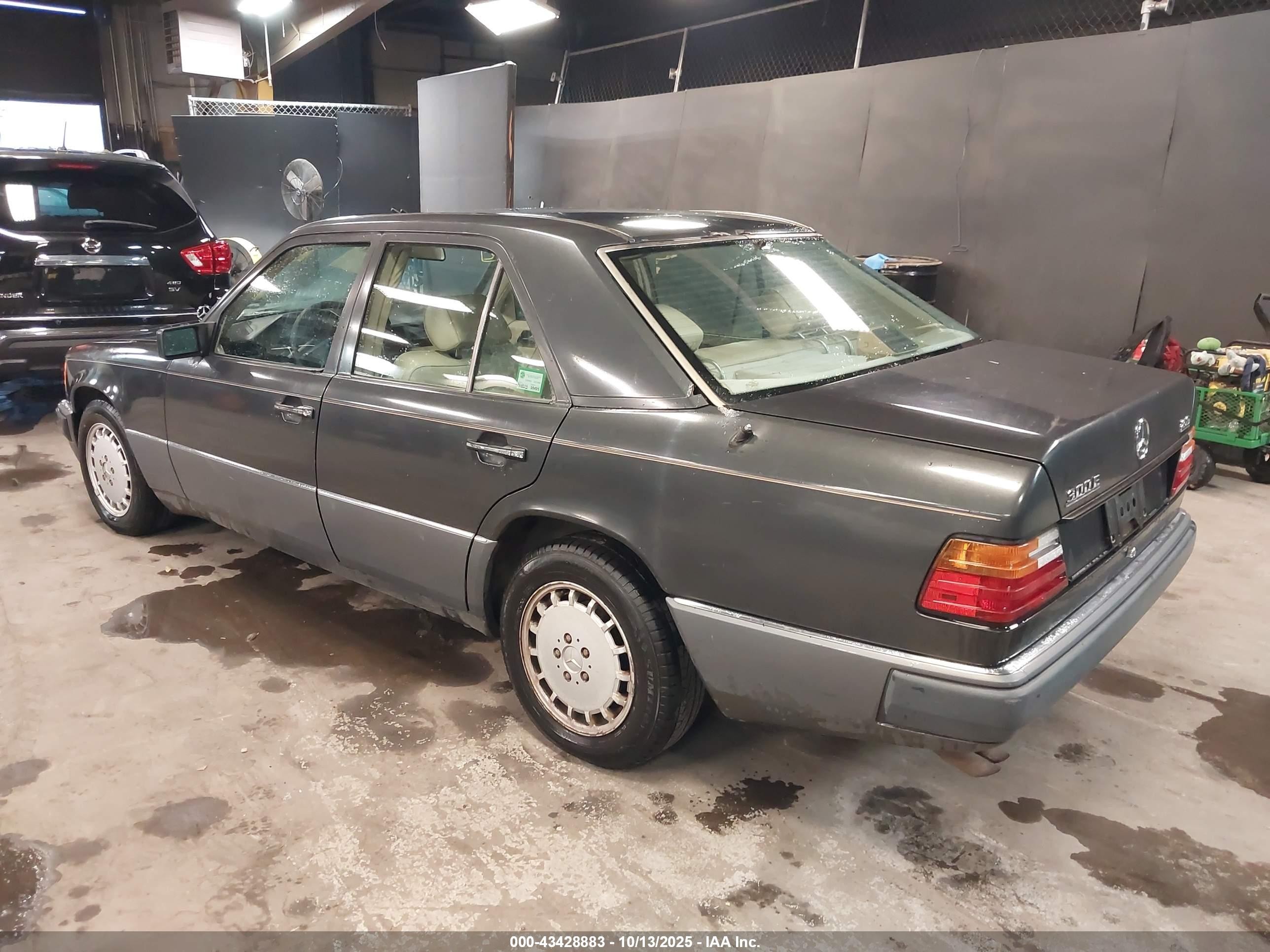 1990 Mercedes-benz 300 E 2.6 Gray vin: WDBEA26DXLB217152