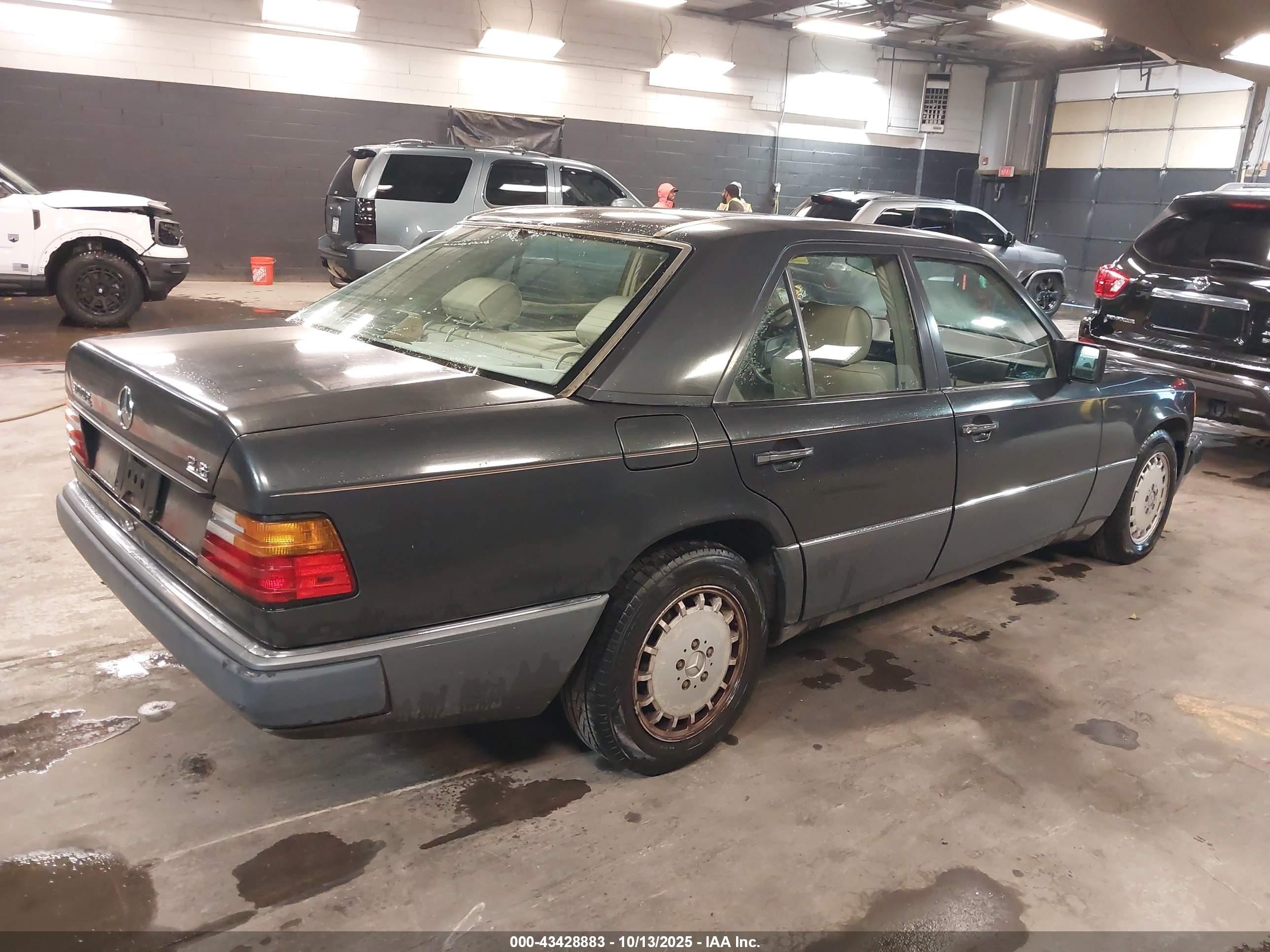 1990 Mercedes-benz 300 E 2.6 Gray vin: WDBEA26DXLB217152