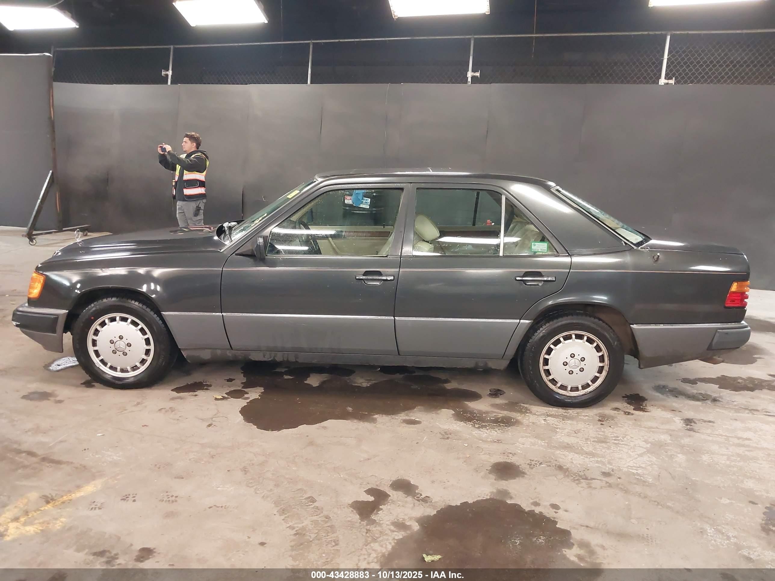 1990 Mercedes-benz 300 E 2.6 Gray vin: WDBEA26DXLB217152