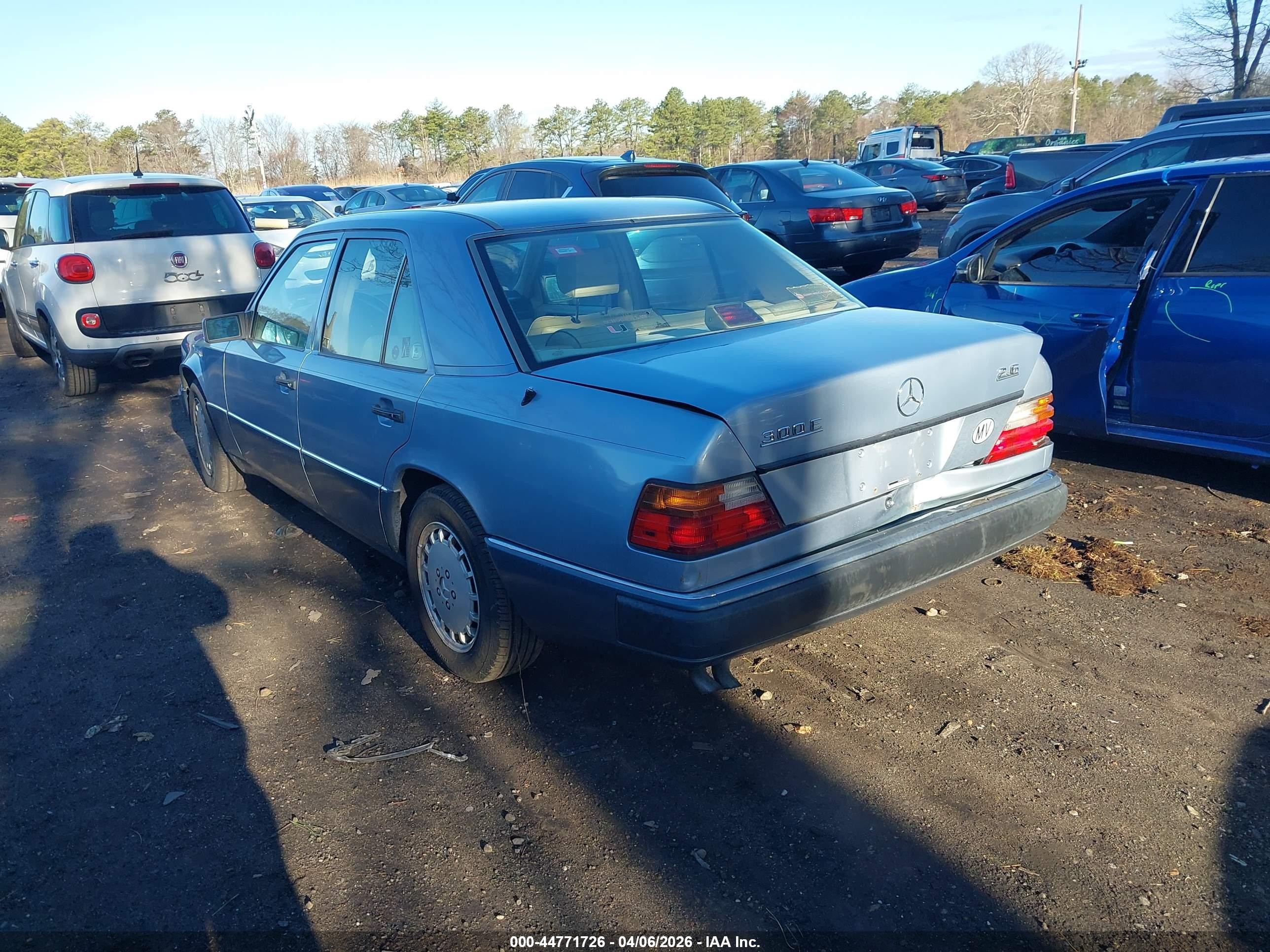 1991 Mercedes-benz 300 E 2.6 Blue vin: WDBEA26E7MB431560