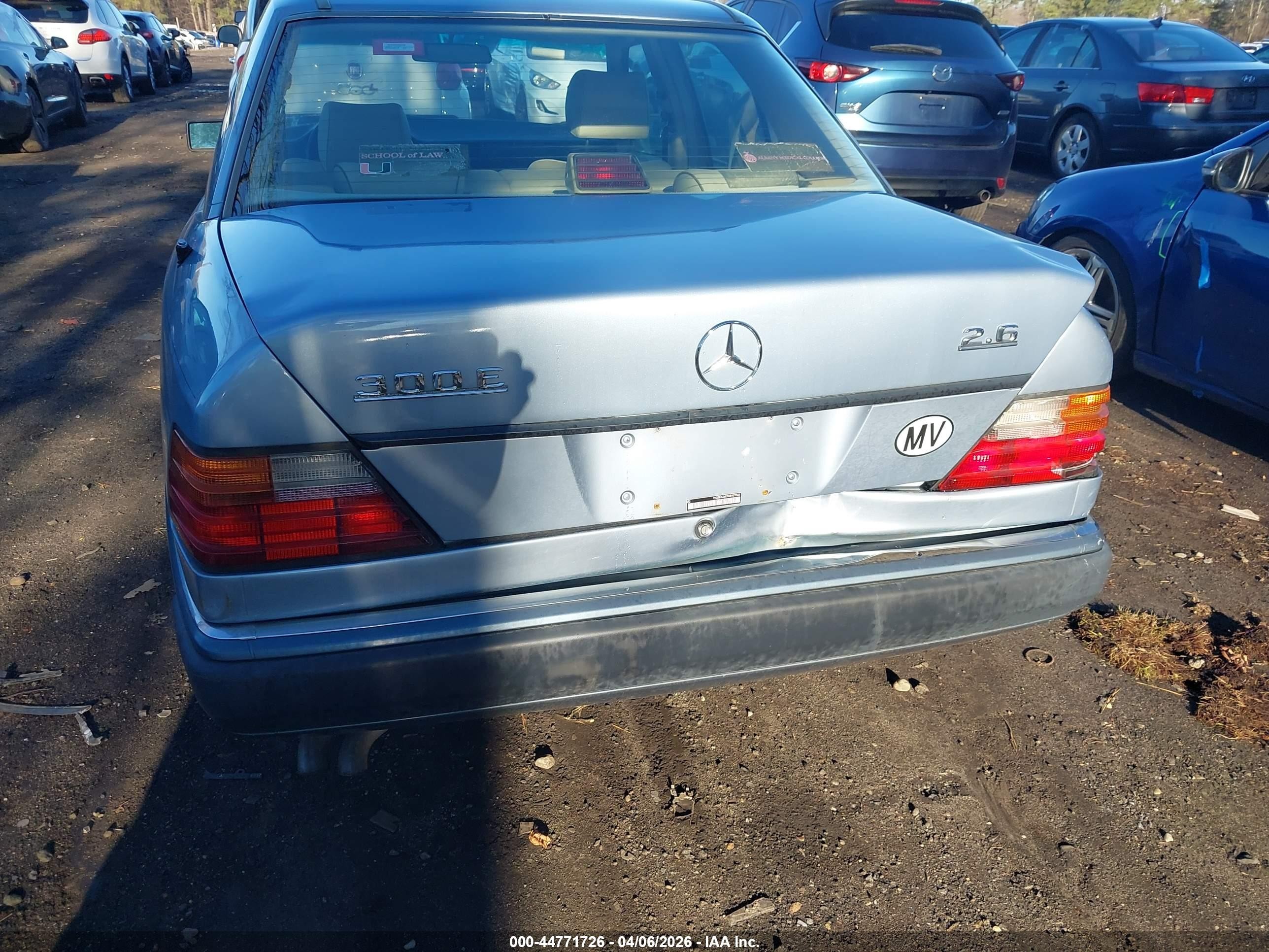 1991 Mercedes-benz 300 E 2.6 Blue vin: WDBEA26E7MB431560