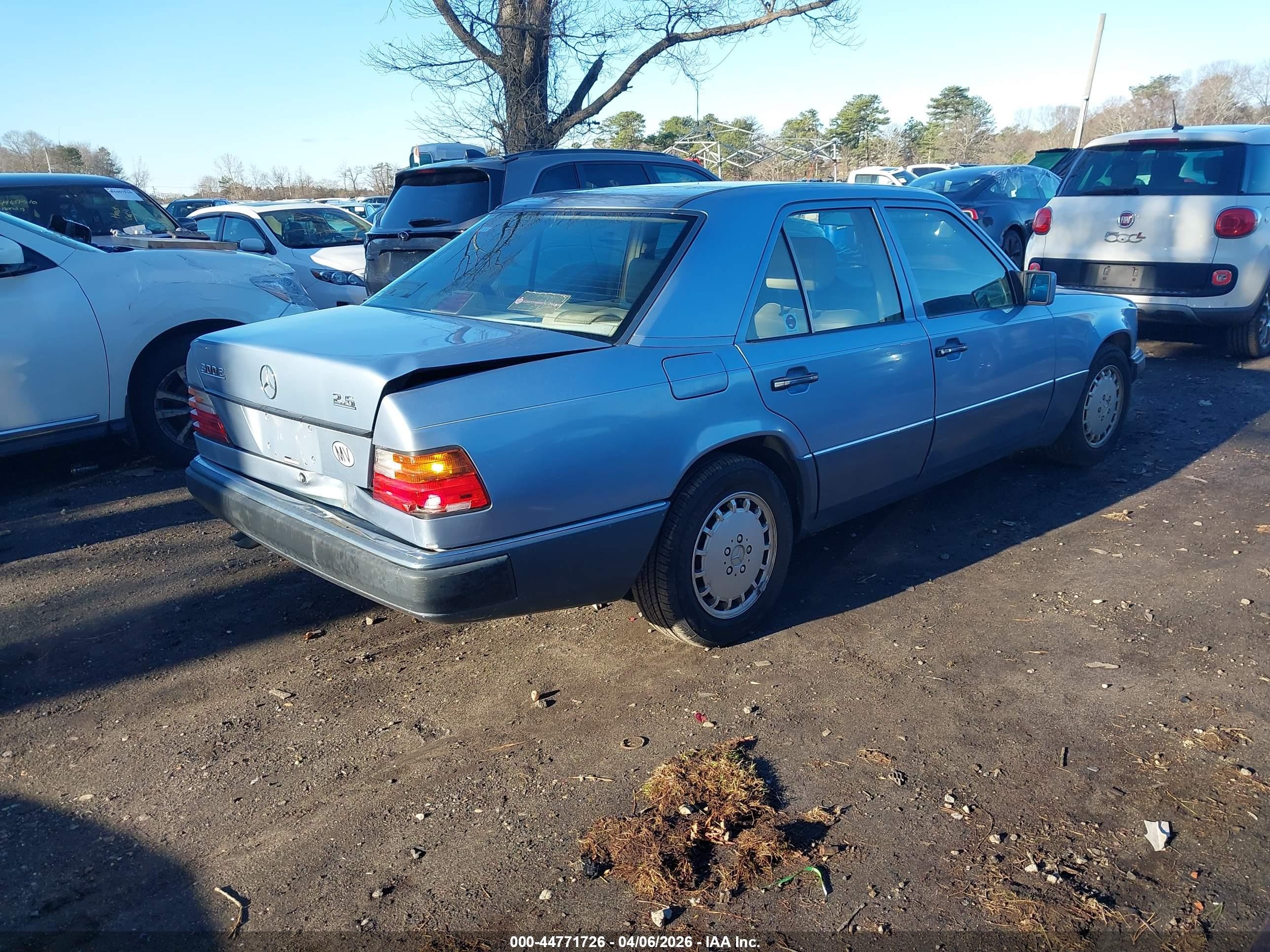 1991 Mercedes-benz 300 E 2.6 Blue vin: WDBEA26E7MB431560