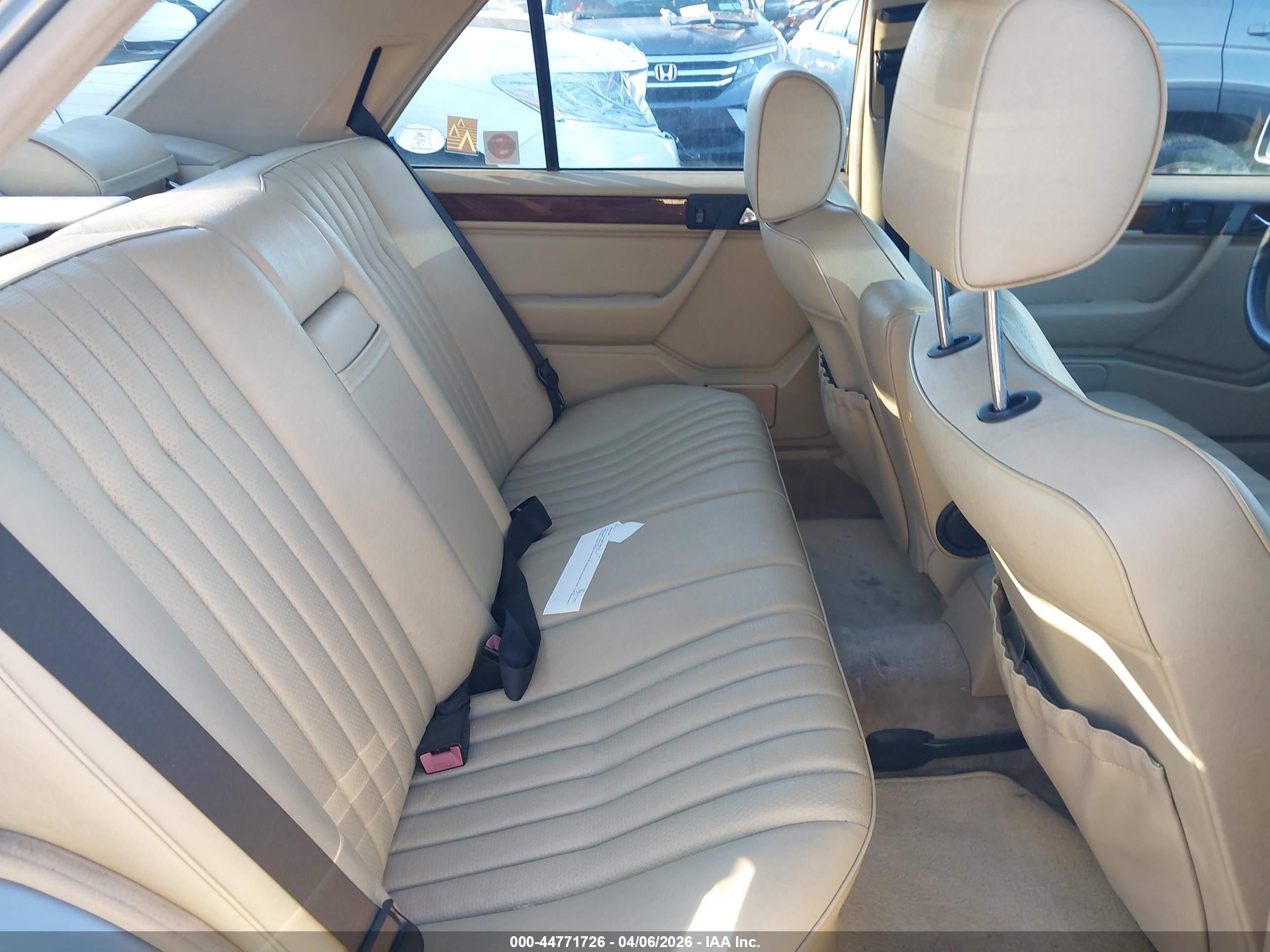 1991 Mercedes-benz 300 E 2.6 Blue vin: WDBEA26E7MB431560