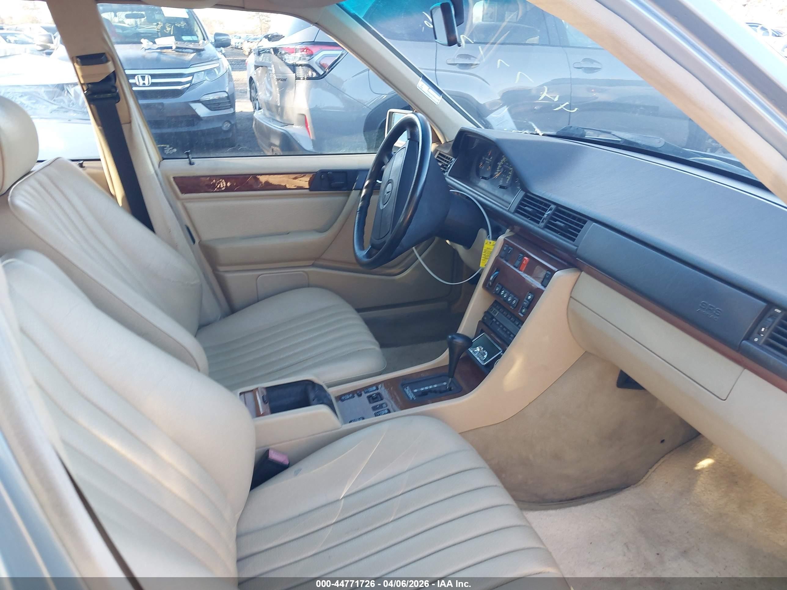 1991 Mercedes-benz 300 E 2.6 Blue vin: WDBEA26E7MB431560