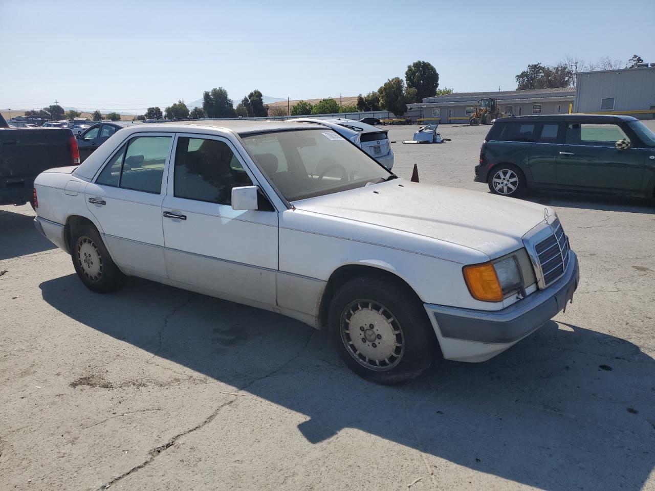 1993 Mercedes-benz 300 E 2.8 Белый vin: WDBEA28E3PB949263