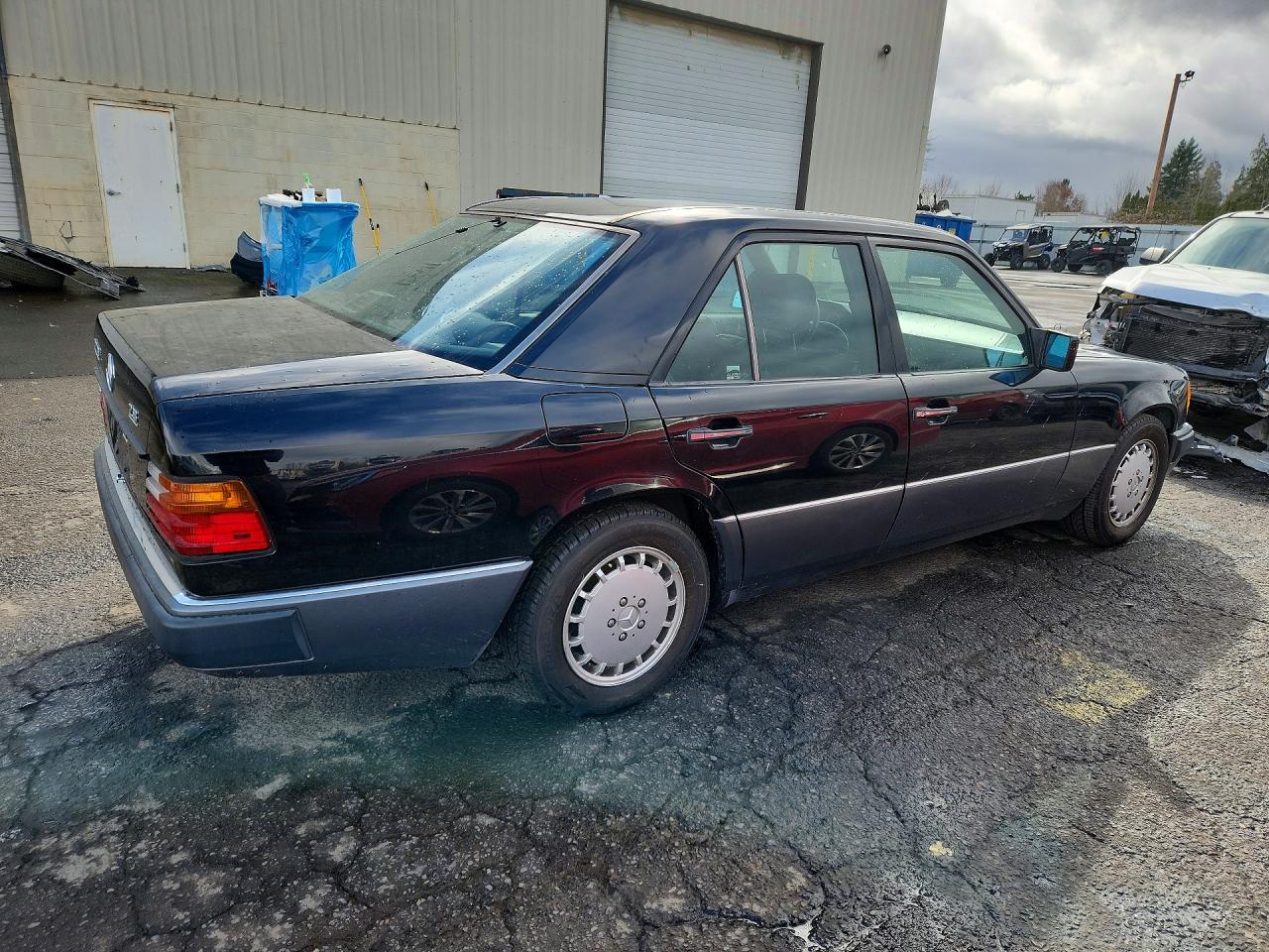 1993 Mercedes-benz 300 E 2.8 Черный vin: WDBEA28E4PB858079