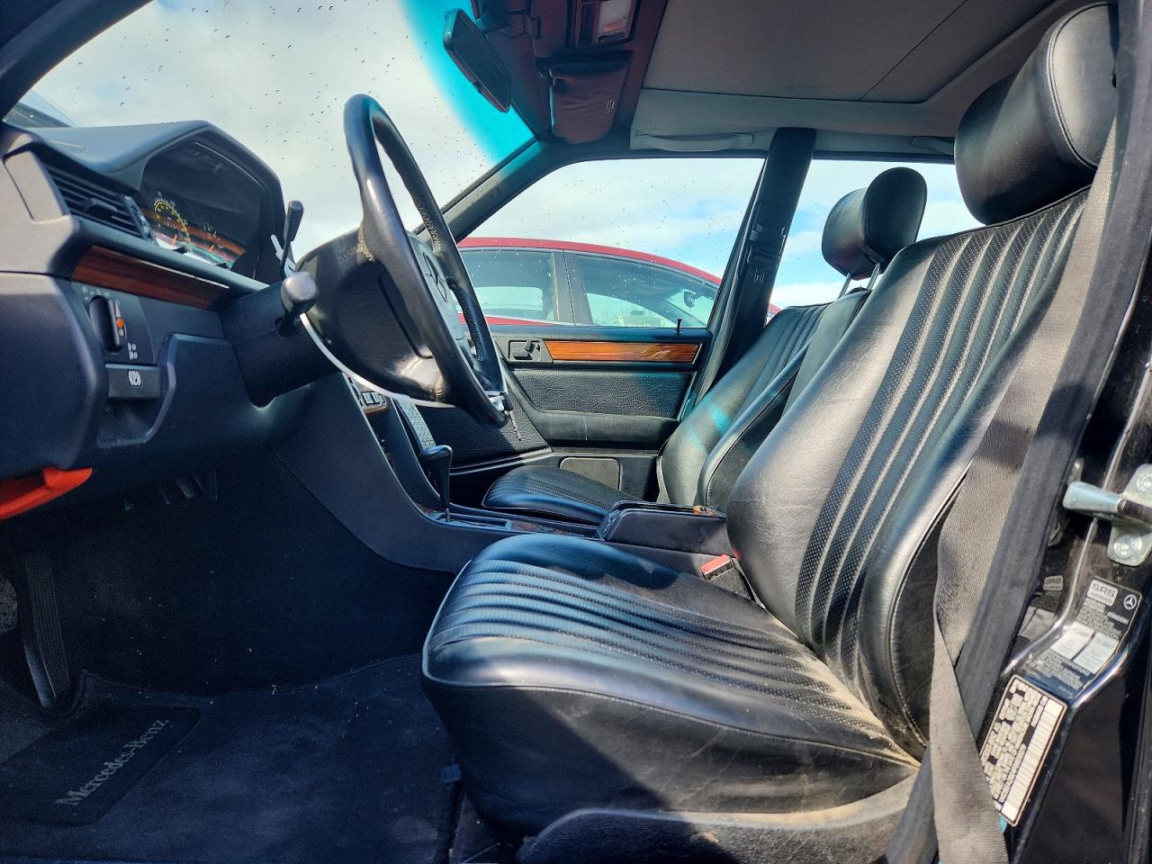 1993 Mercedes-benz 300 E 2.8 Черный vin: WDBEA28E4PB858079