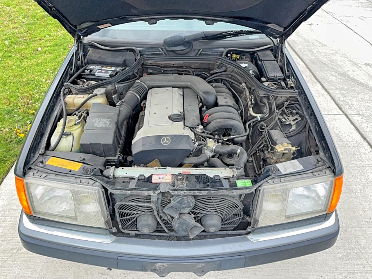 1993 Mercedes-benz 300 E 2.8 Черный vin: WDBEA28E4PB858079