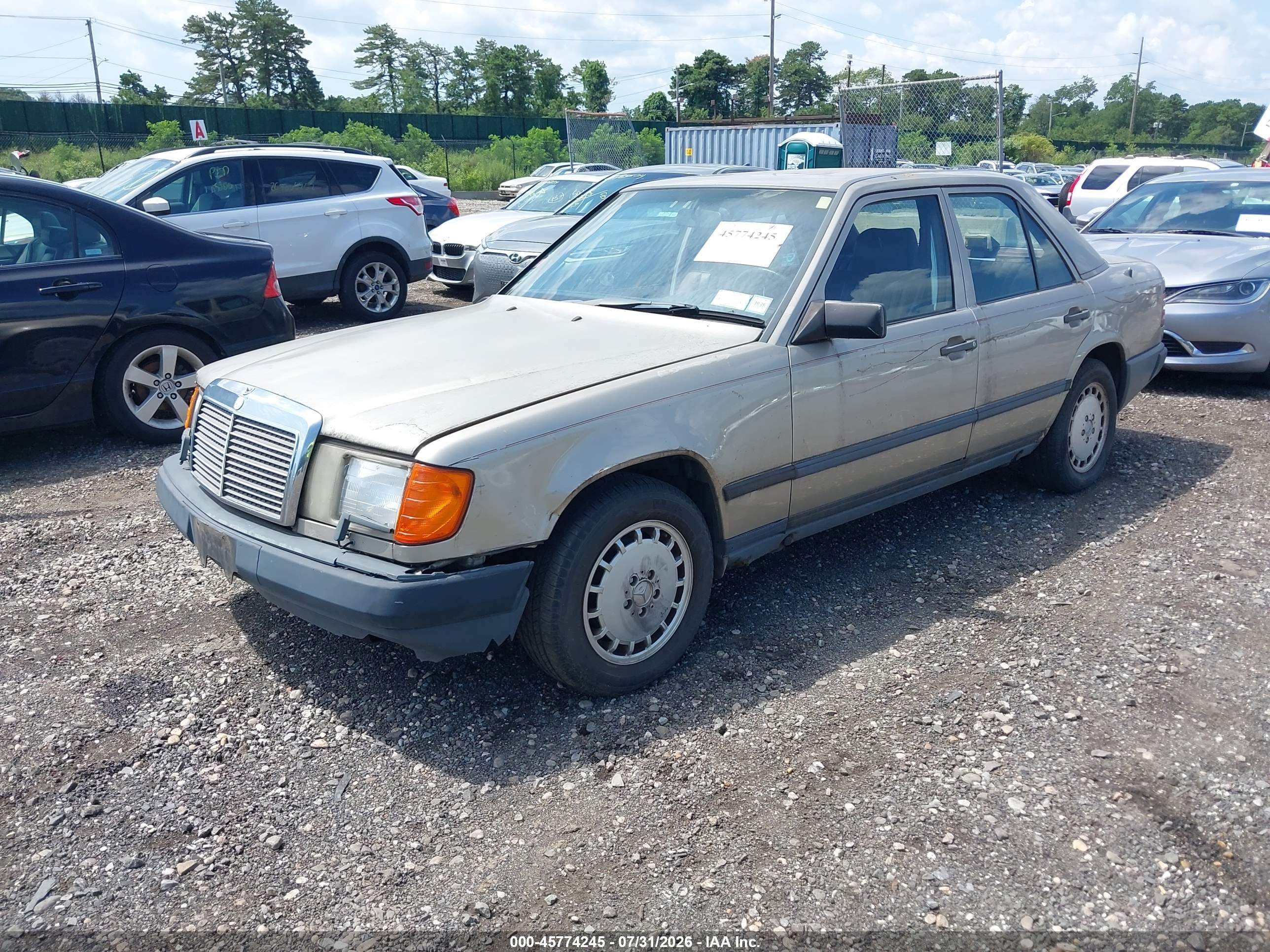 1987 Mercedes-benz 300 E Gold vin: WDBEA30D0HA558474