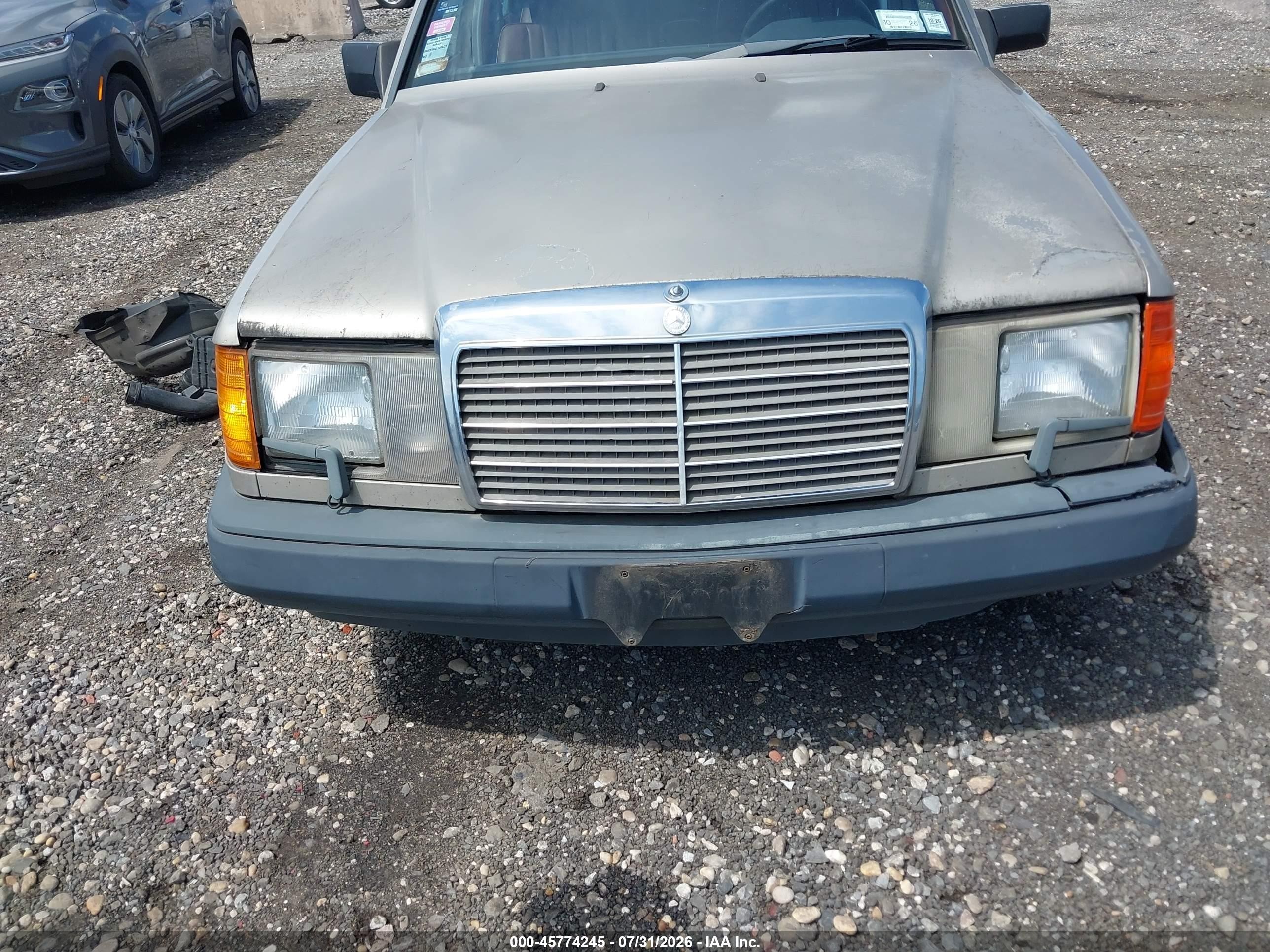 1987 Mercedes-benz 300 E Gold vin: WDBEA30D0HA558474