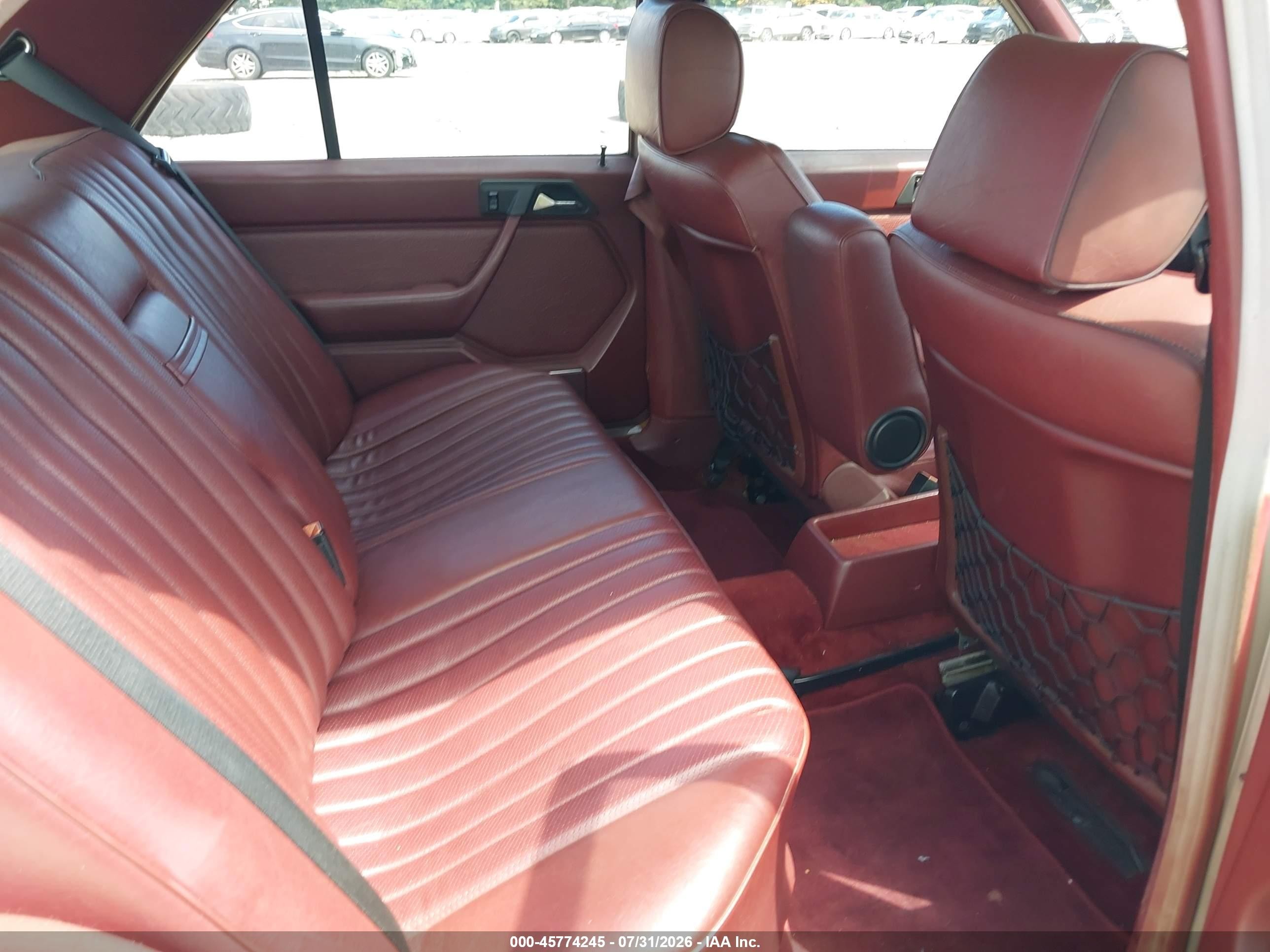 1987 Mercedes-benz 300 E Gold vin: WDBEA30D0HA558474