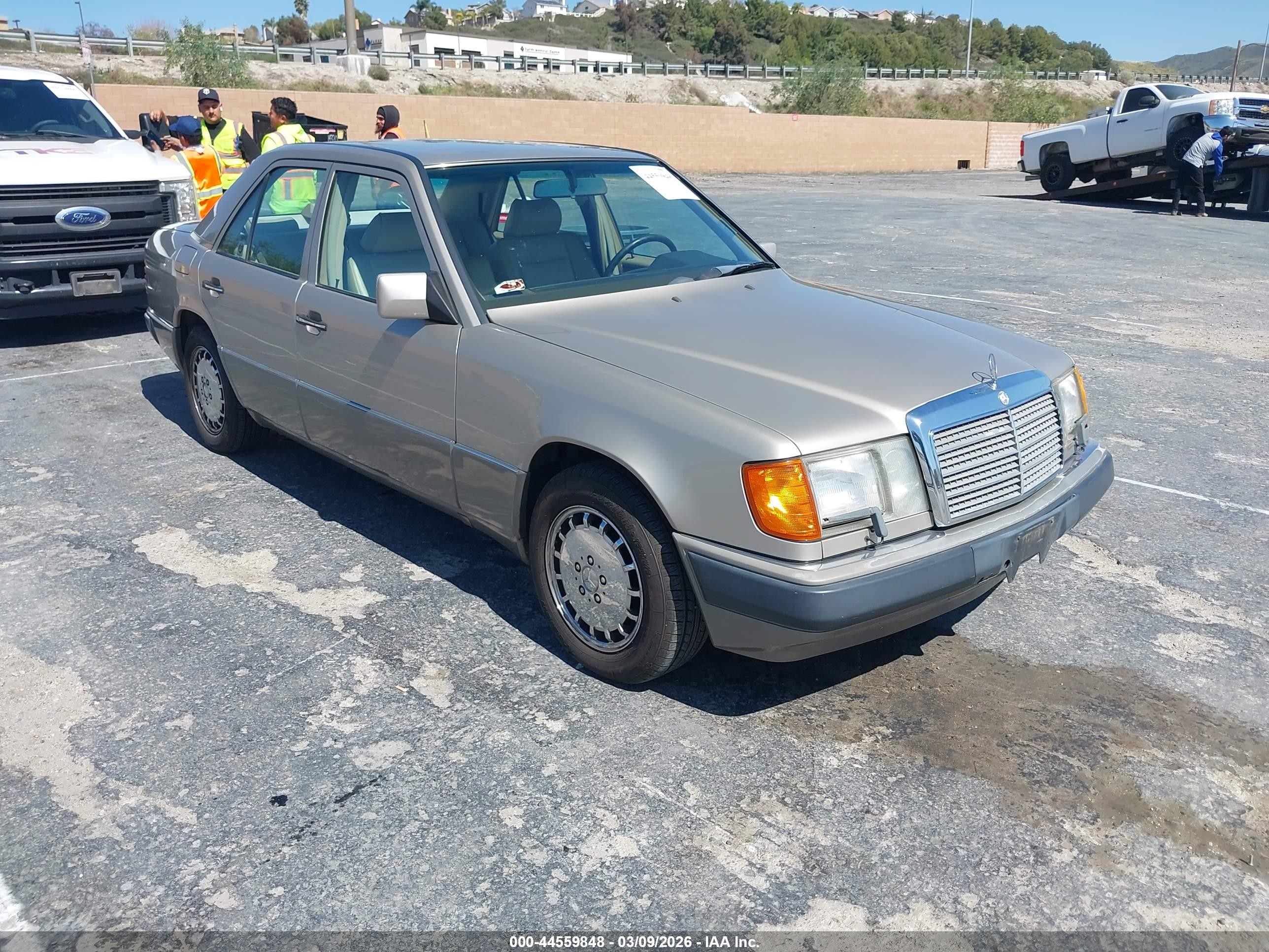 1990 Mercedes-benz 300 E Beige vin: WDBEA30D1LB194665