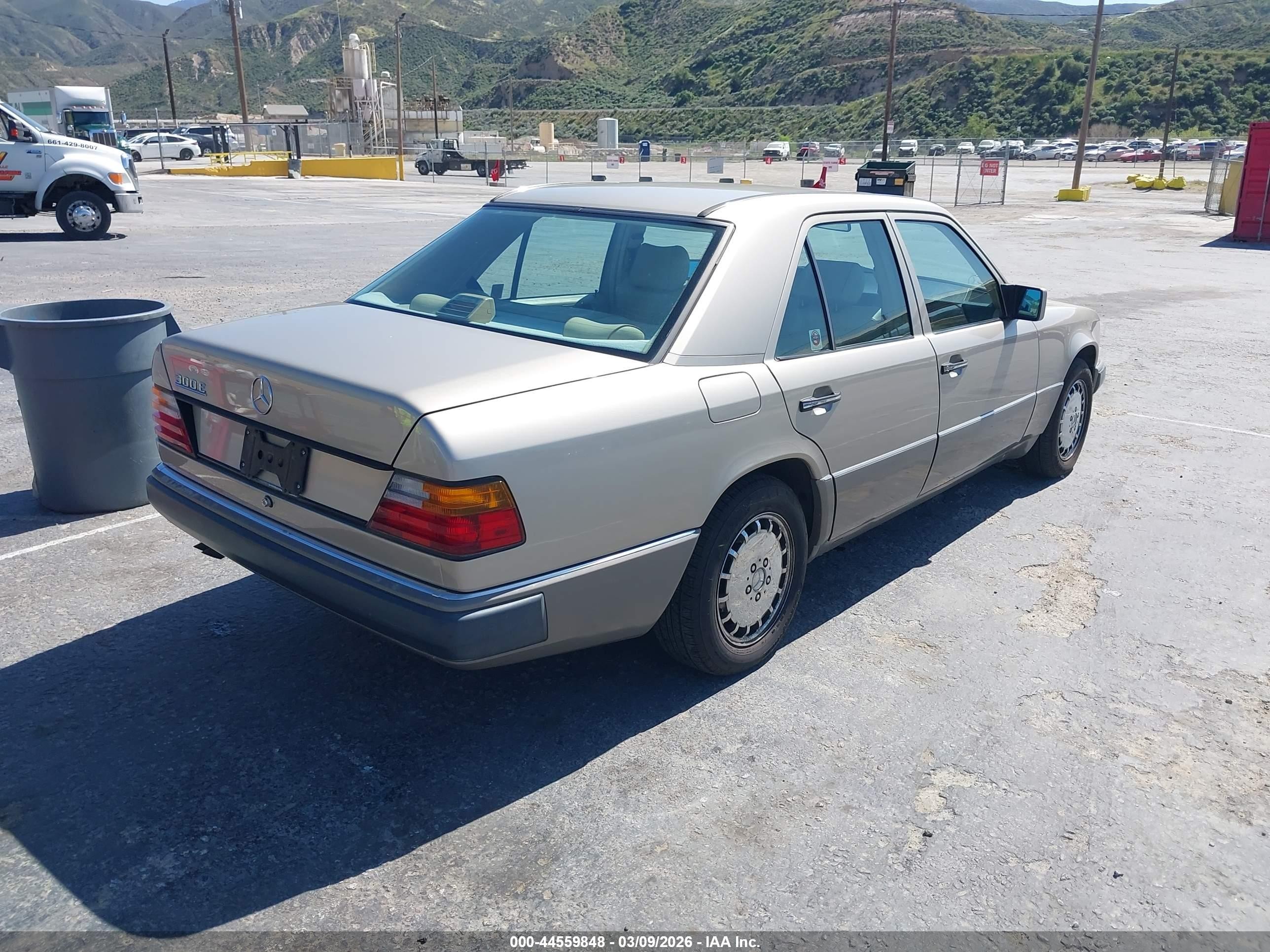 1990 Mercedes-benz 300 E Beige vin: WDBEA30D1LB194665