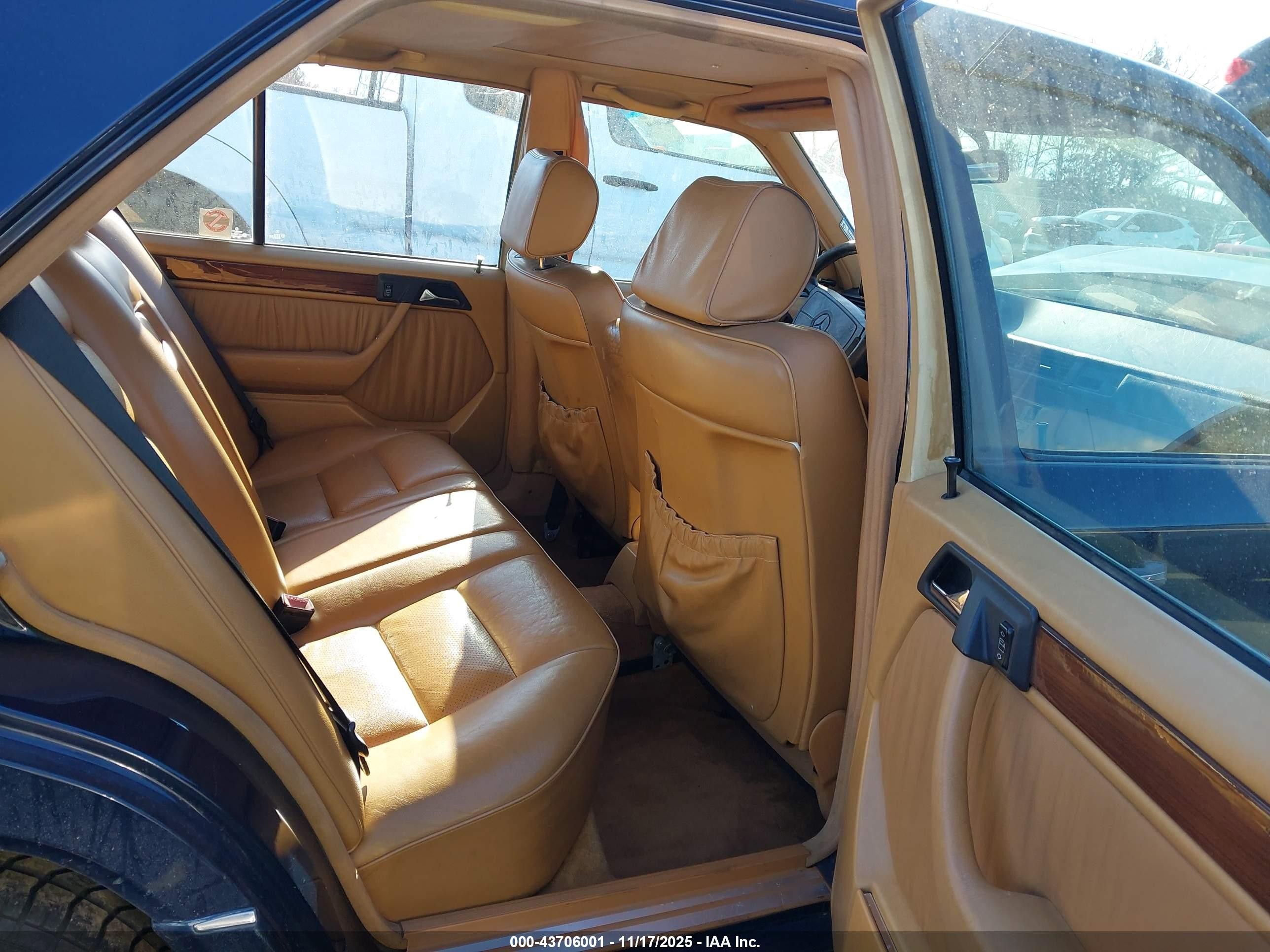 1991 Mercedes-benz 300 E Черный vin: WDBEA30D2MB400741